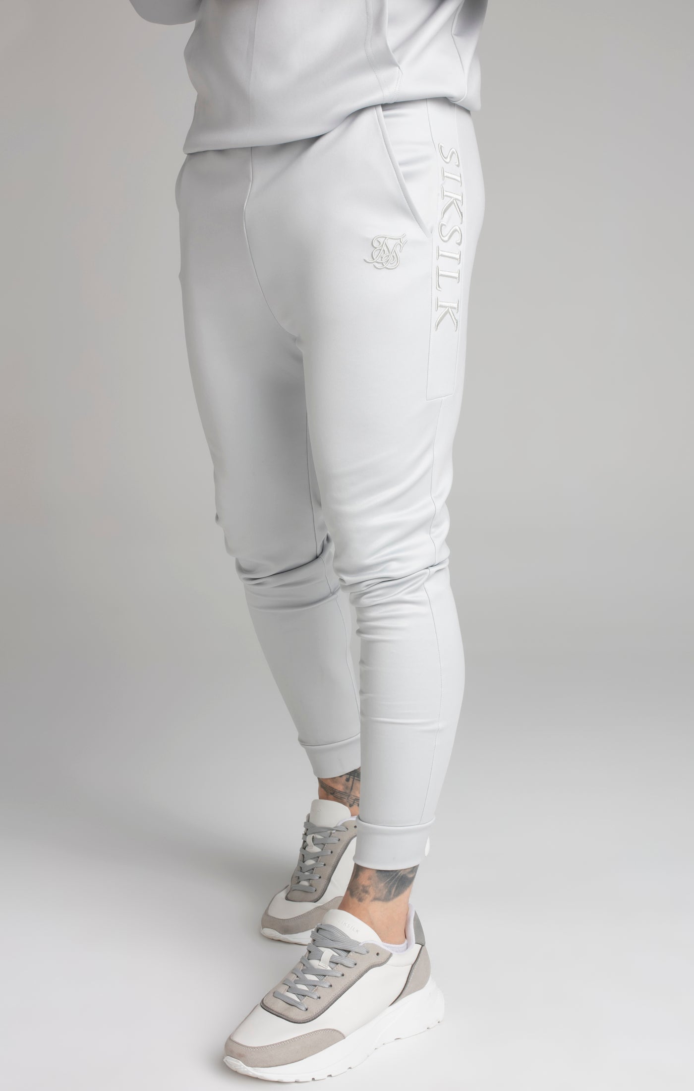 Embroidered Panel Cuffed Pantalon en Grey Pantalon SikSilk