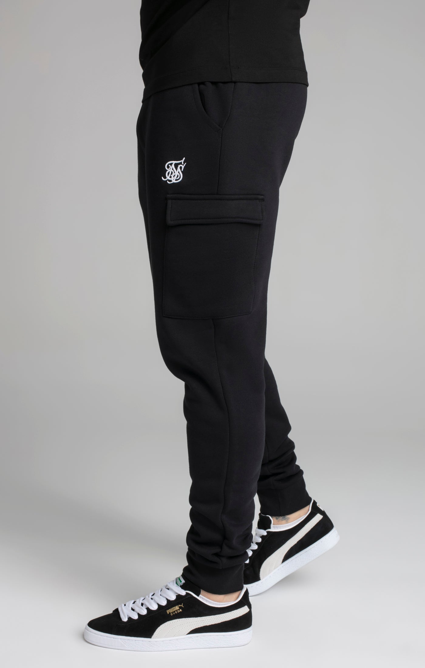 Essential Cargo Jogger in Black Pantalon SikSilk