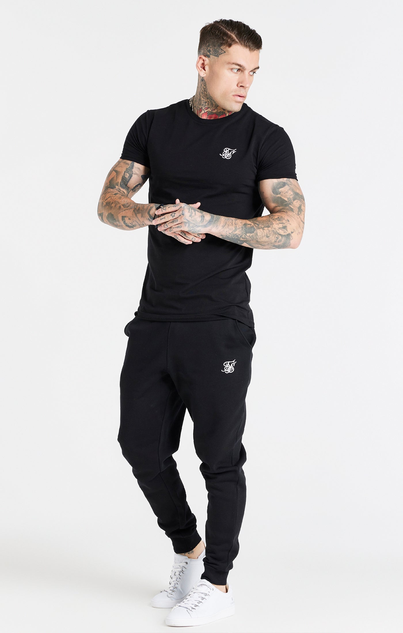 Essential Short Sleeve Muscle Fit T-shirt en noir T-shirts SikSilk