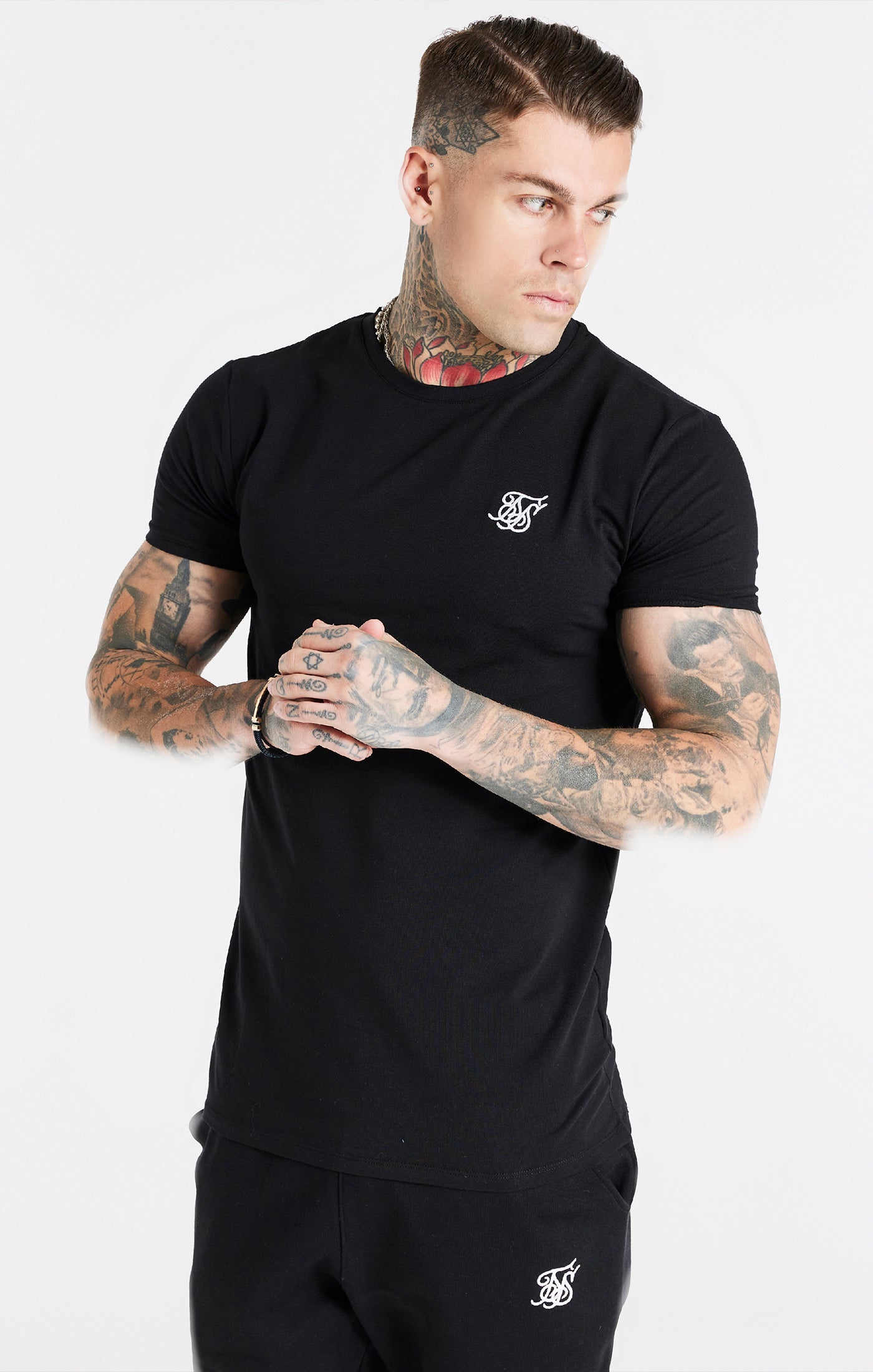 Essential Short Sleeve Muscle Fit T-shirt en noir T-shirts SikSilk