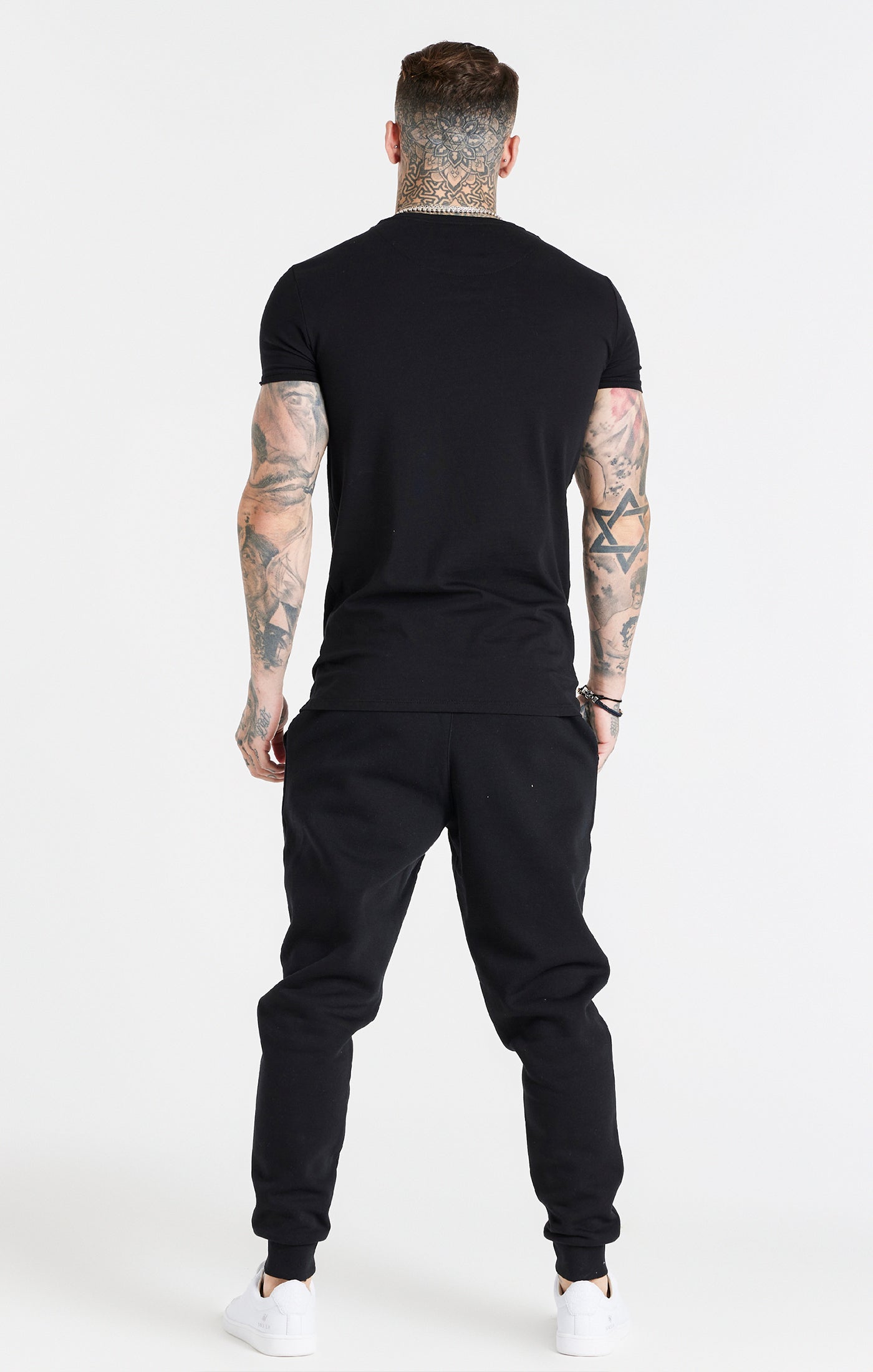 Essential Short Sleeve Muscle Fit T-shirt en noir T-shirts SikSilk