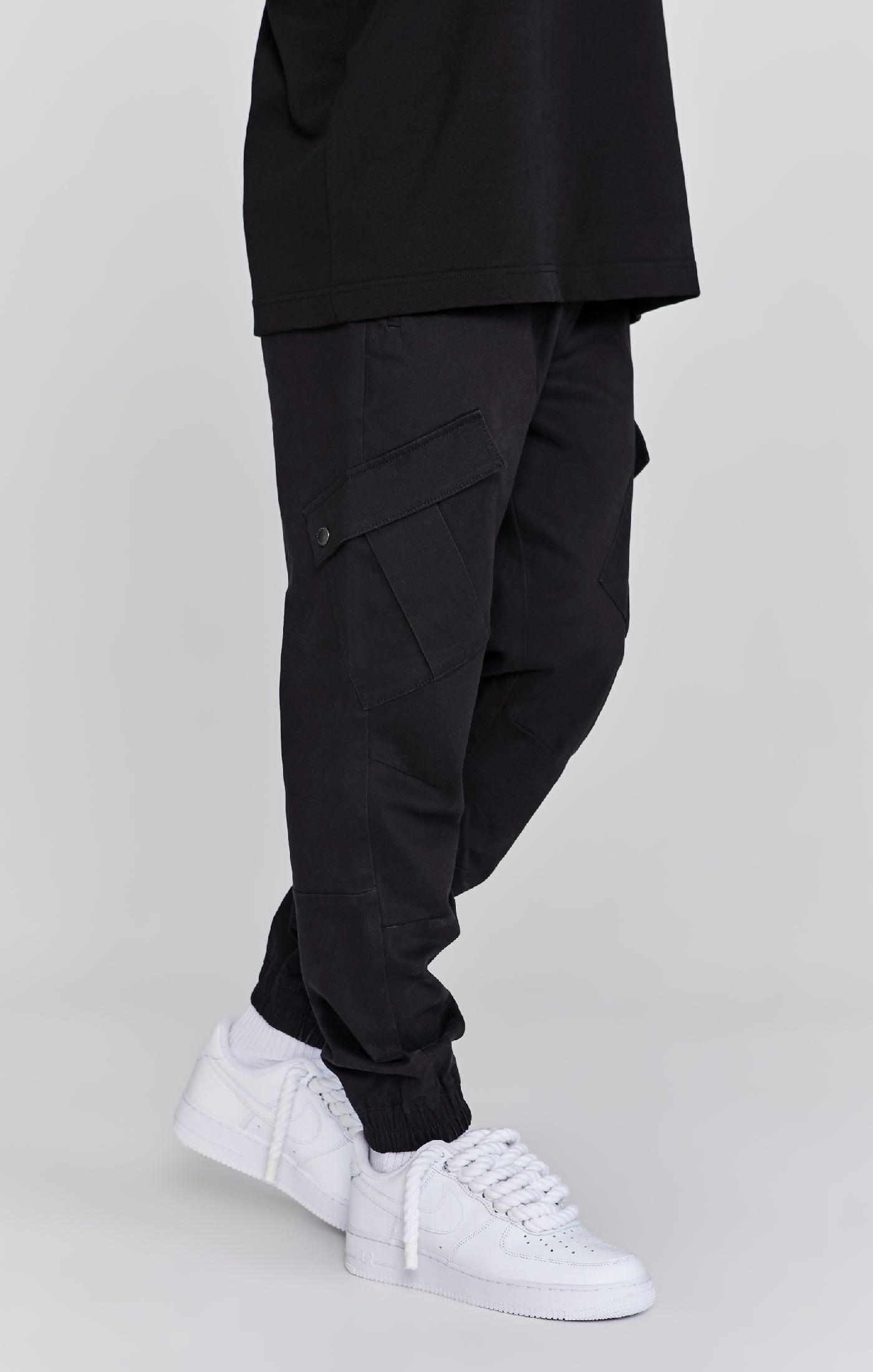 Cargo Pants in Black Pantalons SikSilk