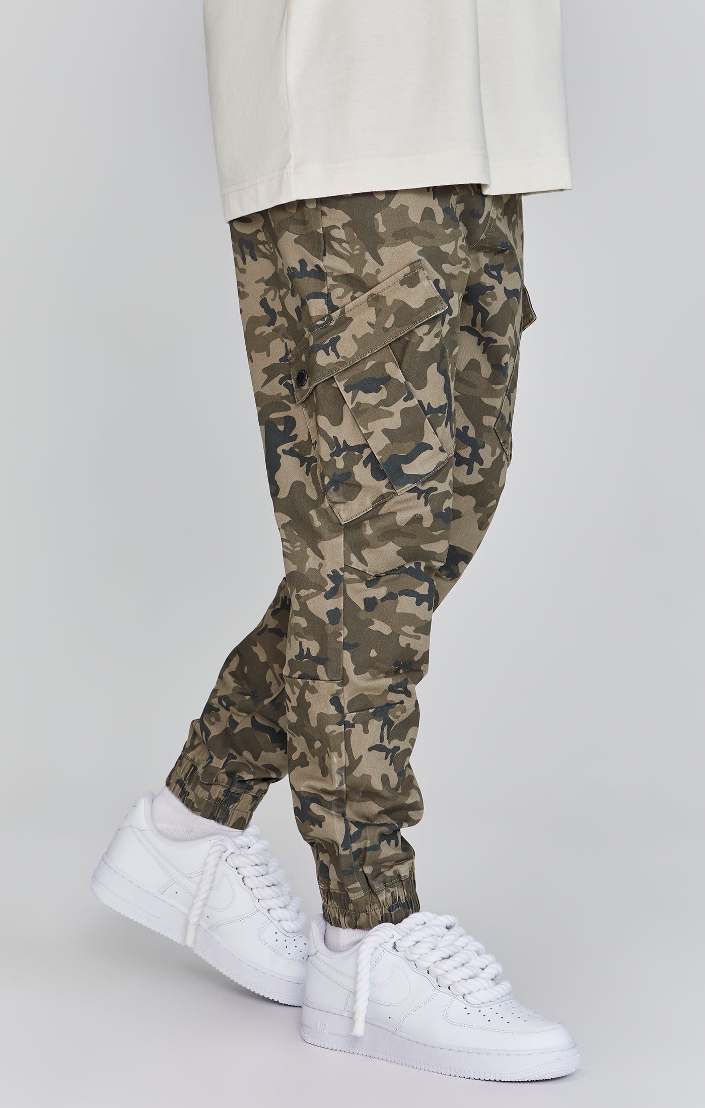 Cargo Pants in Green Camo Pantalons SikSilk