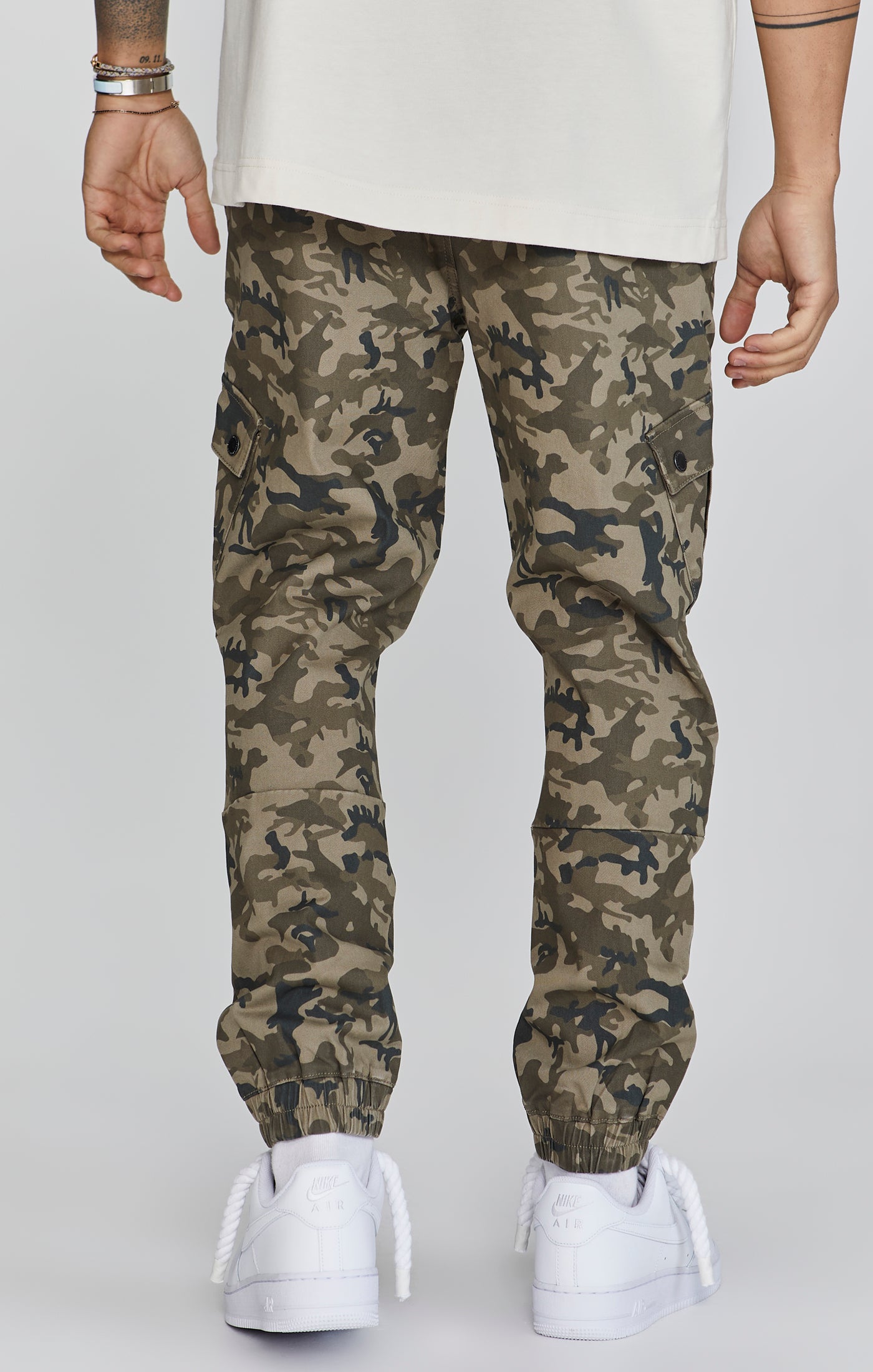 Cargo Pants in Green Camo Pantalons SikSilk