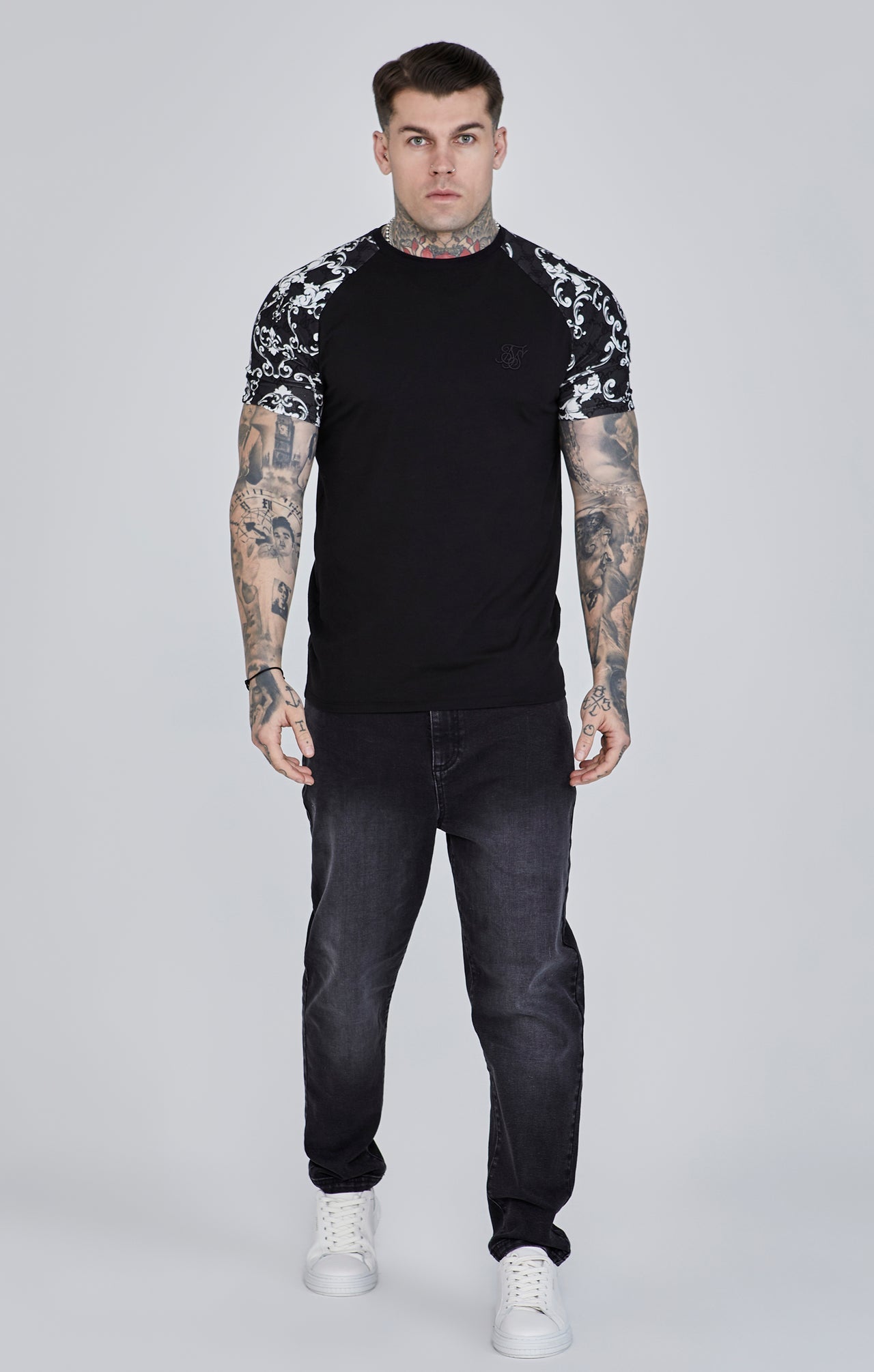 T-shirt Venetian in Black T-shirts SikSilk