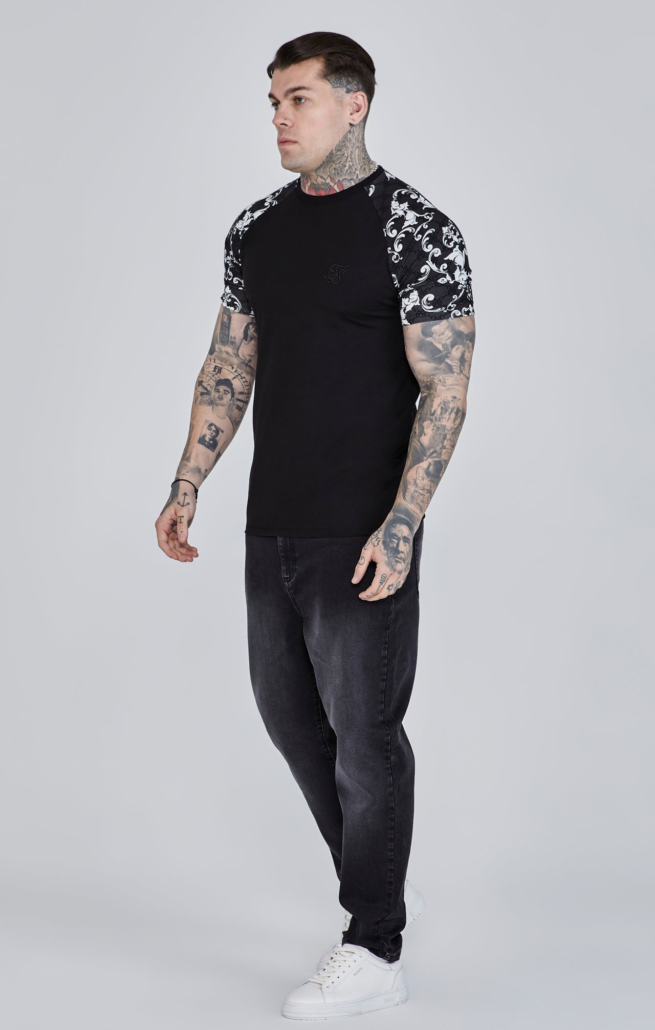 T-shirt Venetian in Black T-shirts SikSilk