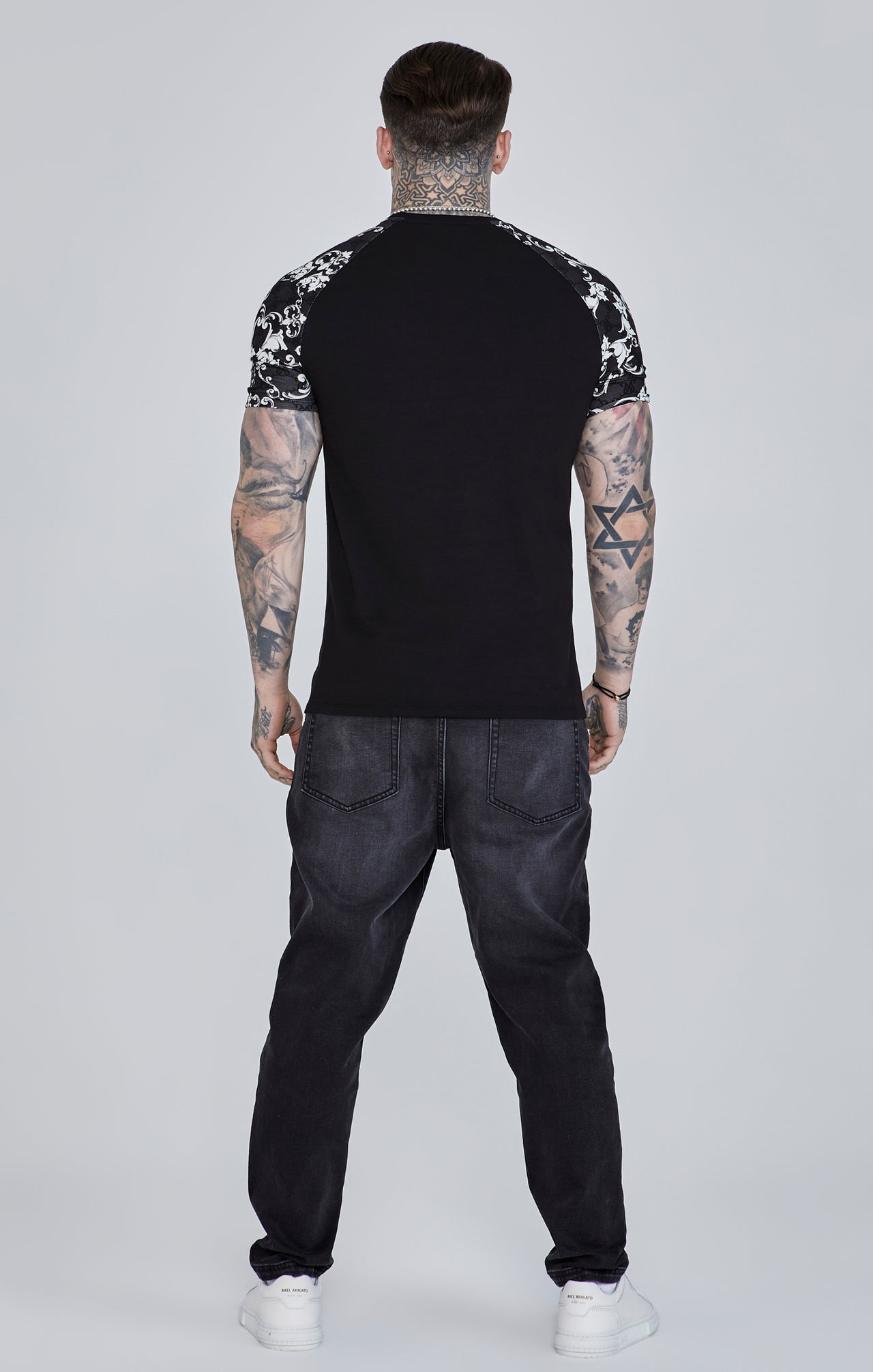 T-shirt Venetian in Black T-shirts SikSilk