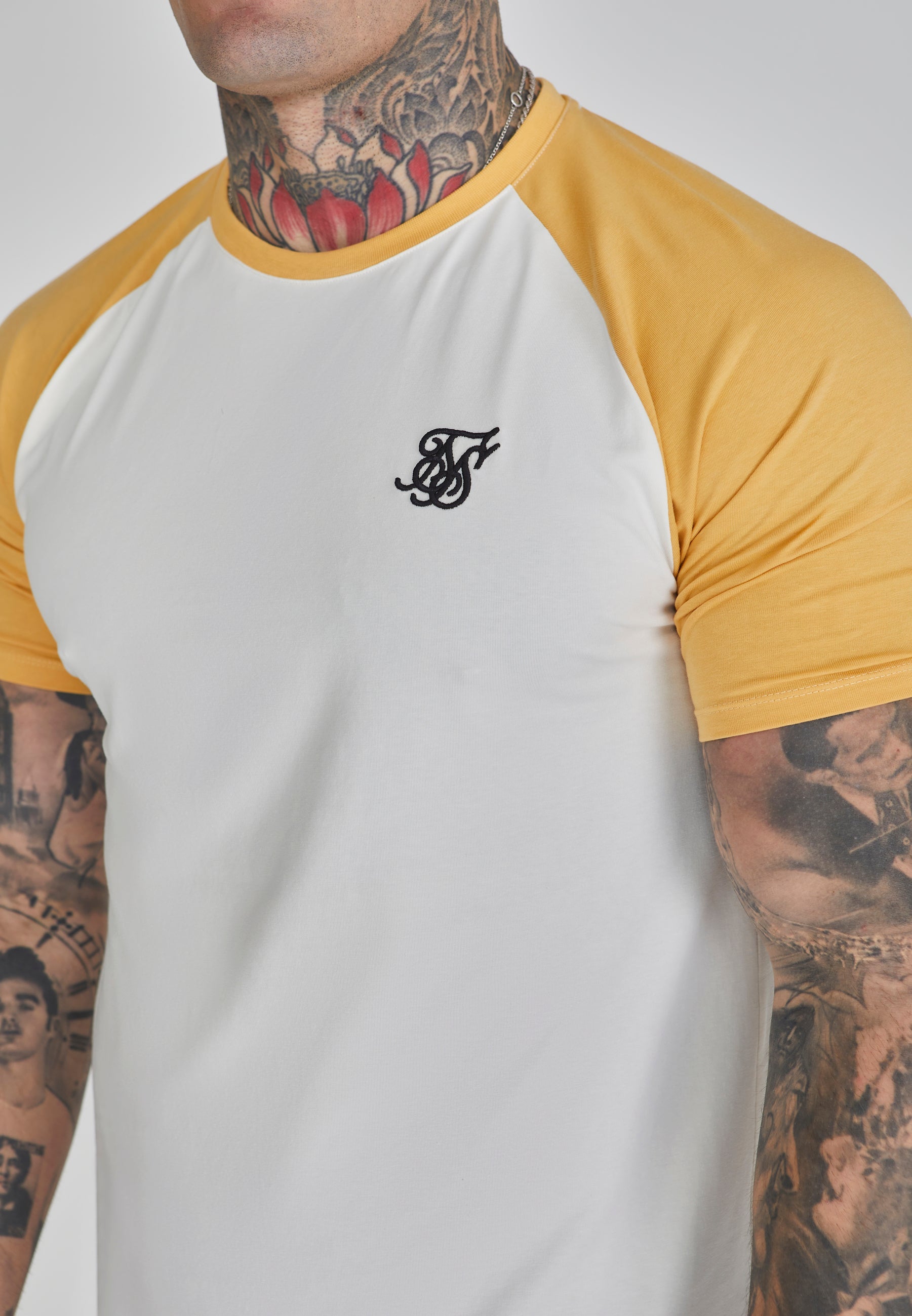 T-shirt raglan en écru/jaune T-shirts SikSilk