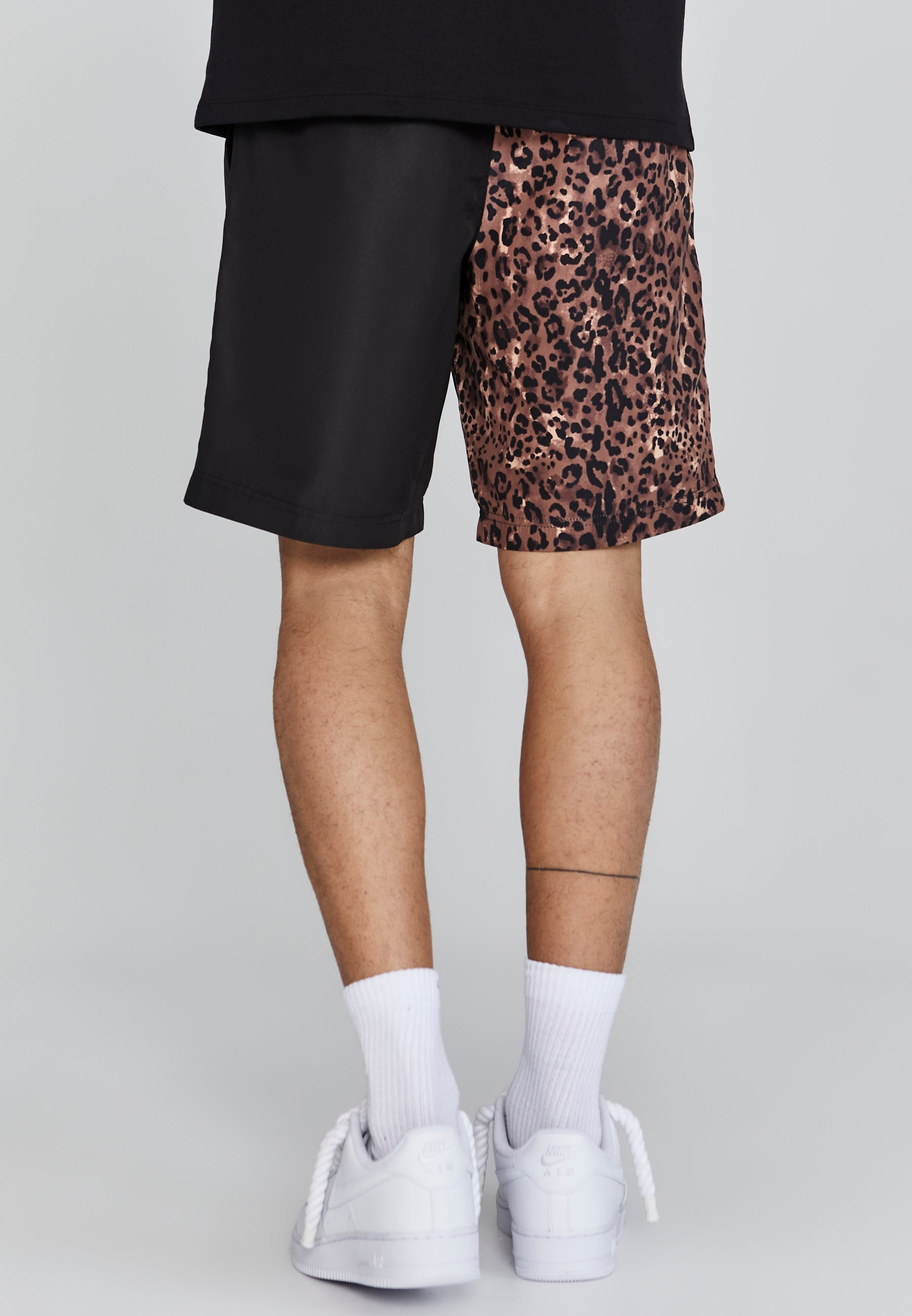Short imprimé animalier en noir Short SikSilk