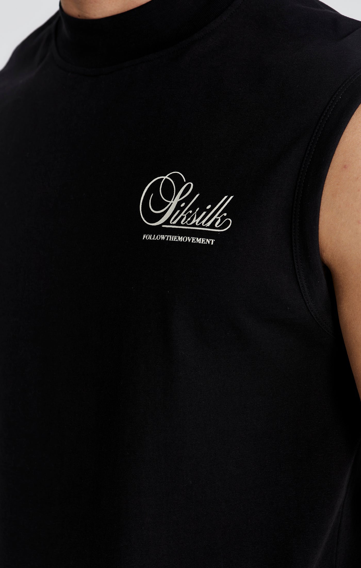 T-shirt sans manches en noir Tops SikSilk