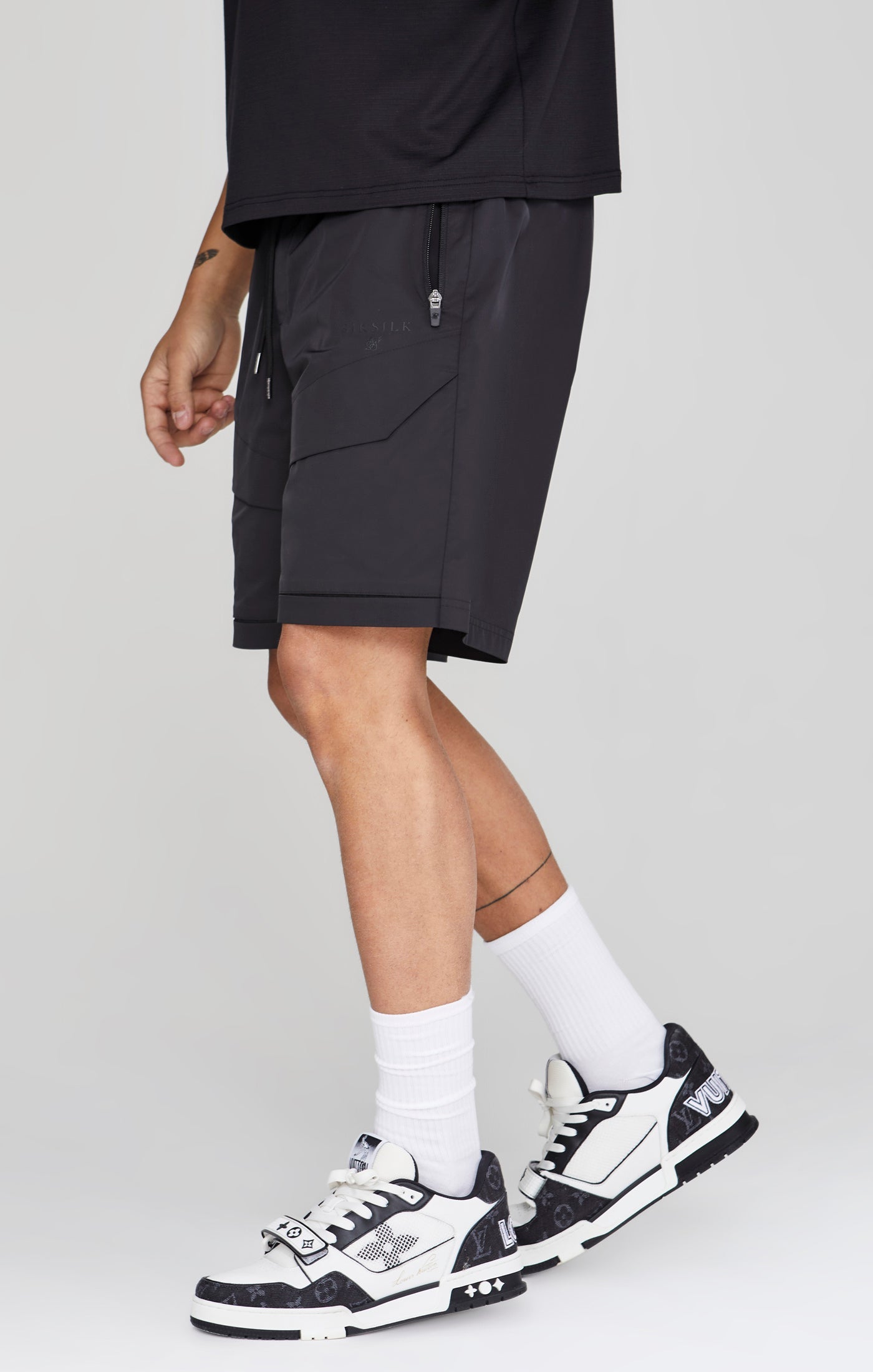 Short Cargo dans Black Short SikSilk