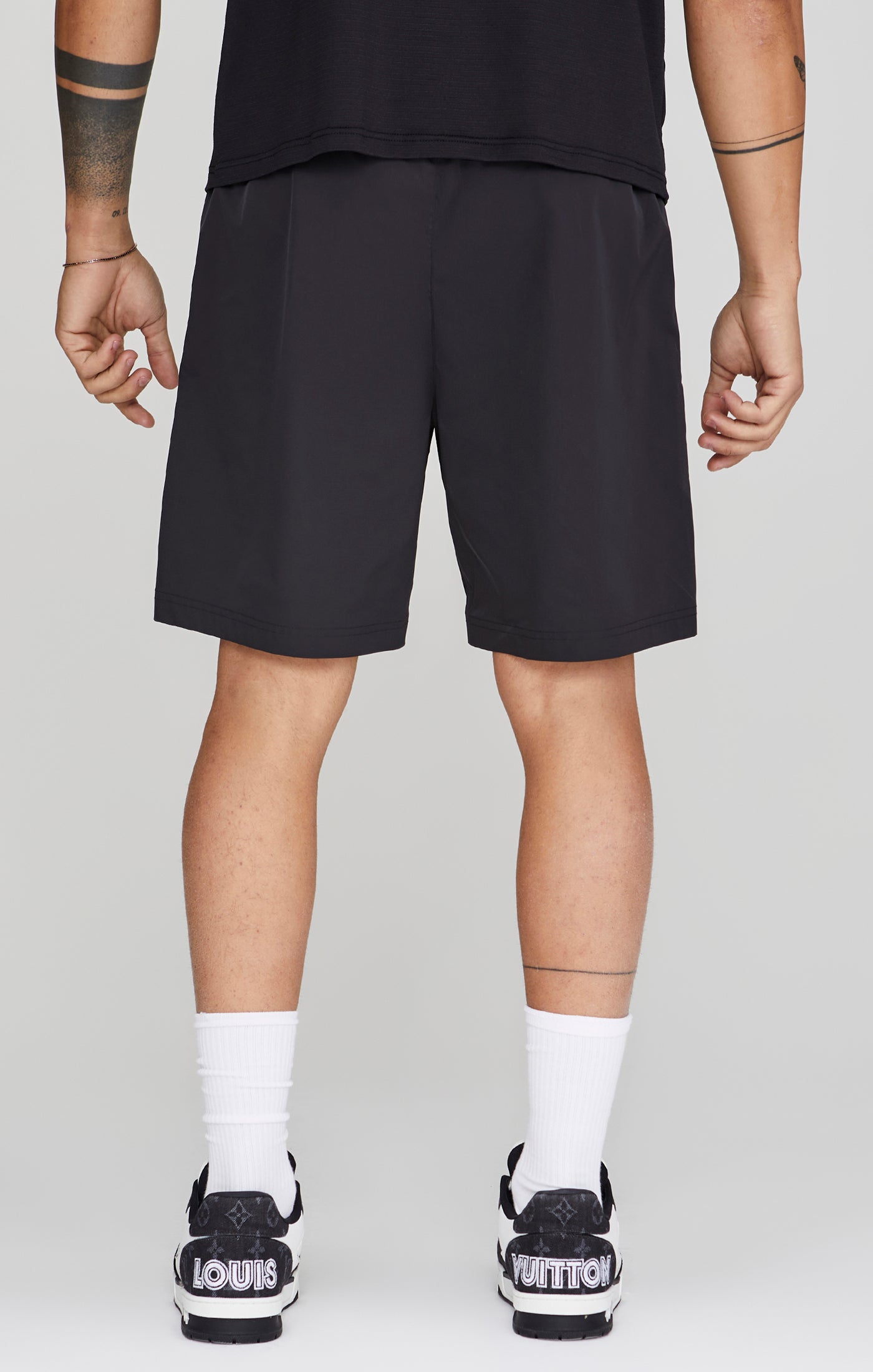 Short Cargo dans Black Short SikSilk