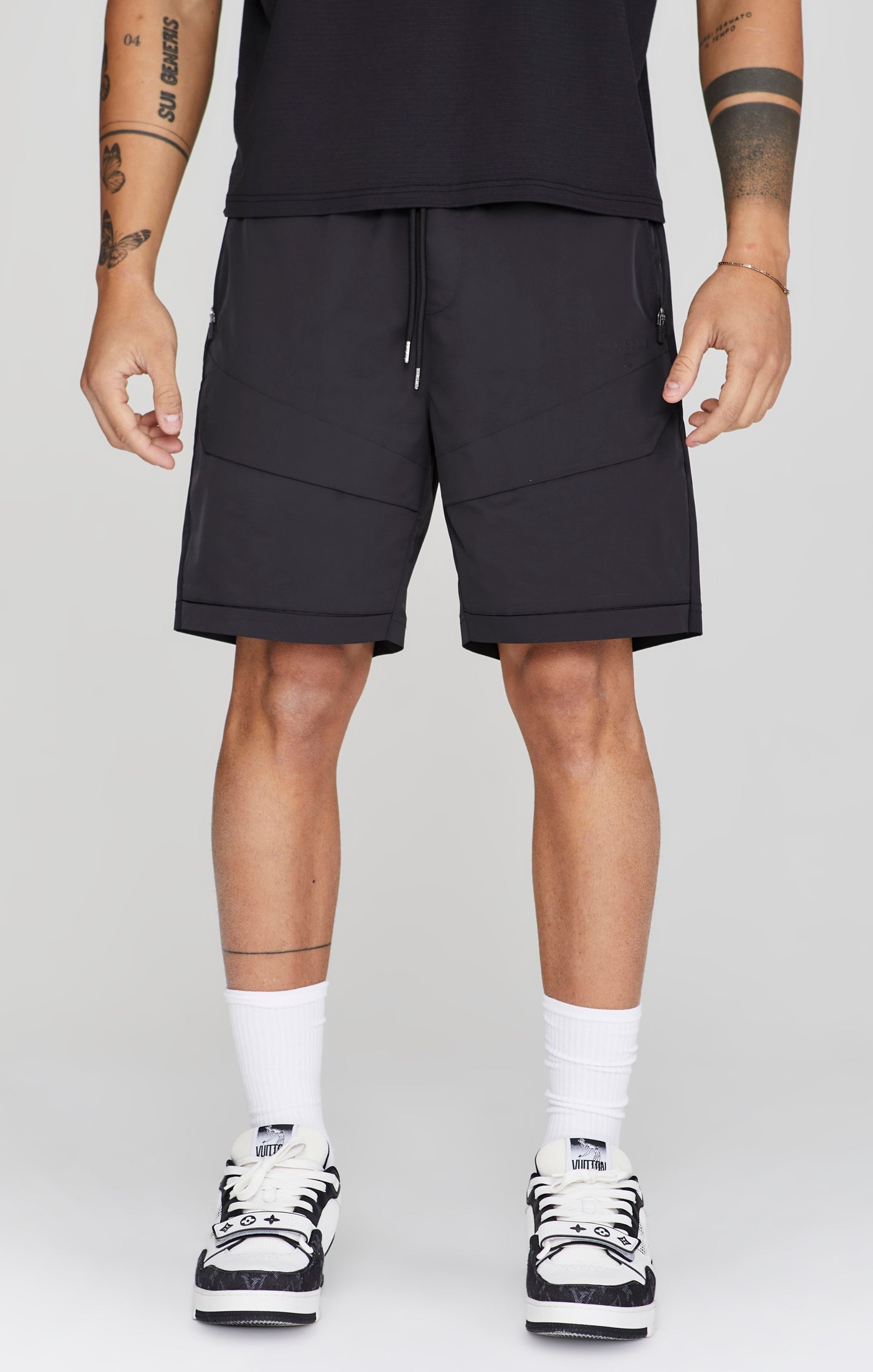 Short Cargo dans Black Short SikSilk