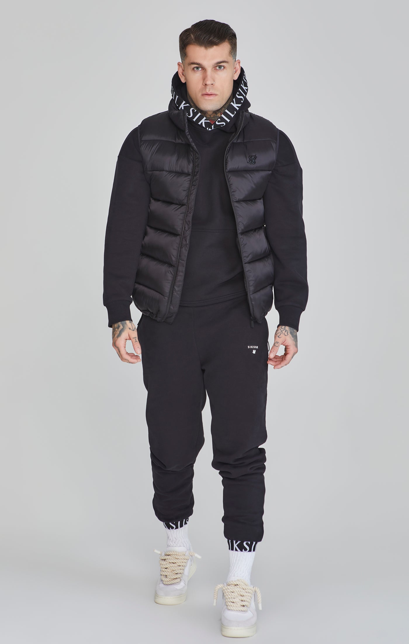 Gilet in Black Vestes SikSilk