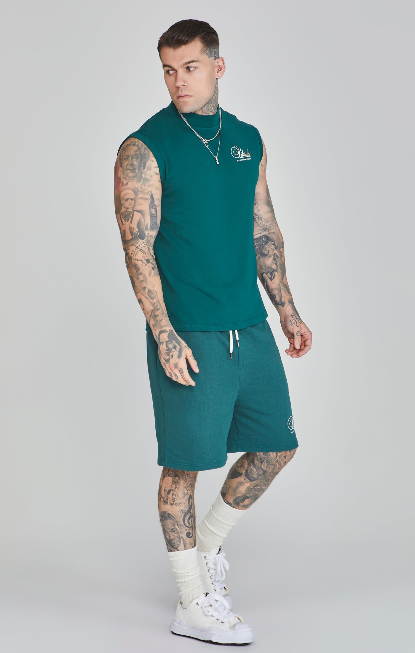 T-shirt sans manches in Green T-shirts SikSilk