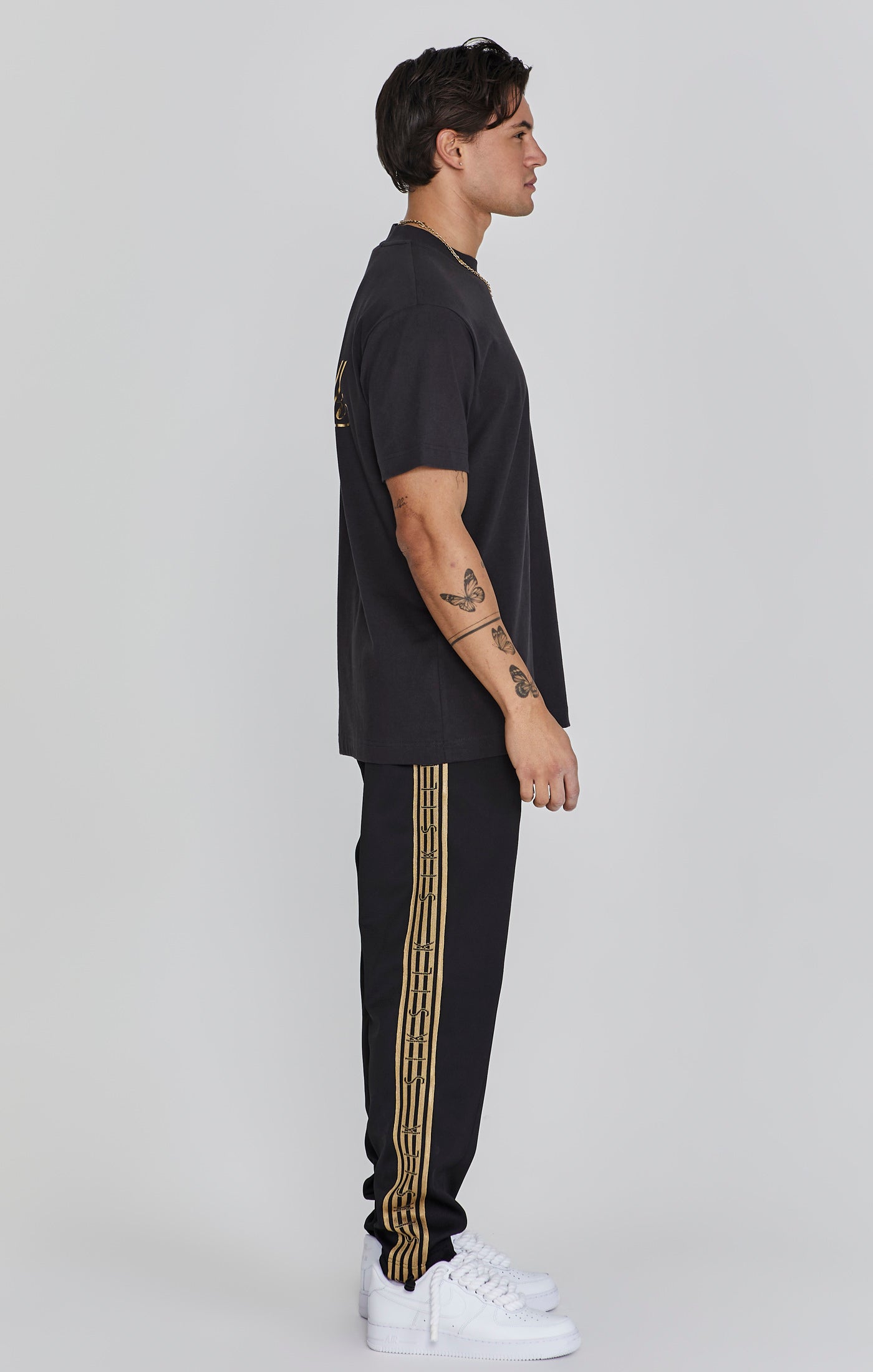 T-shirt graphique en noir T-shirts SikSilk