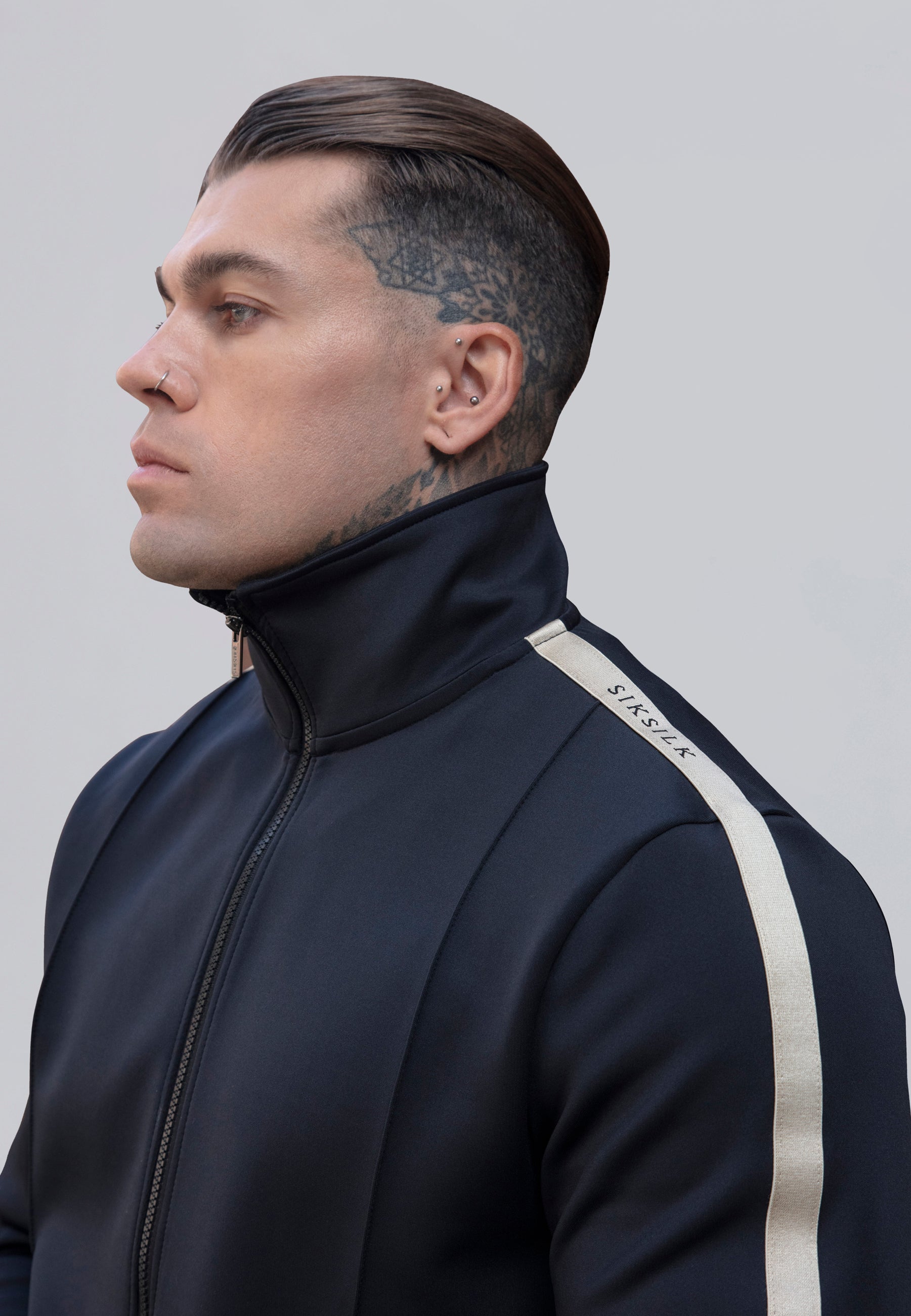 Track Top in Black Vestes sweat SikSilk
