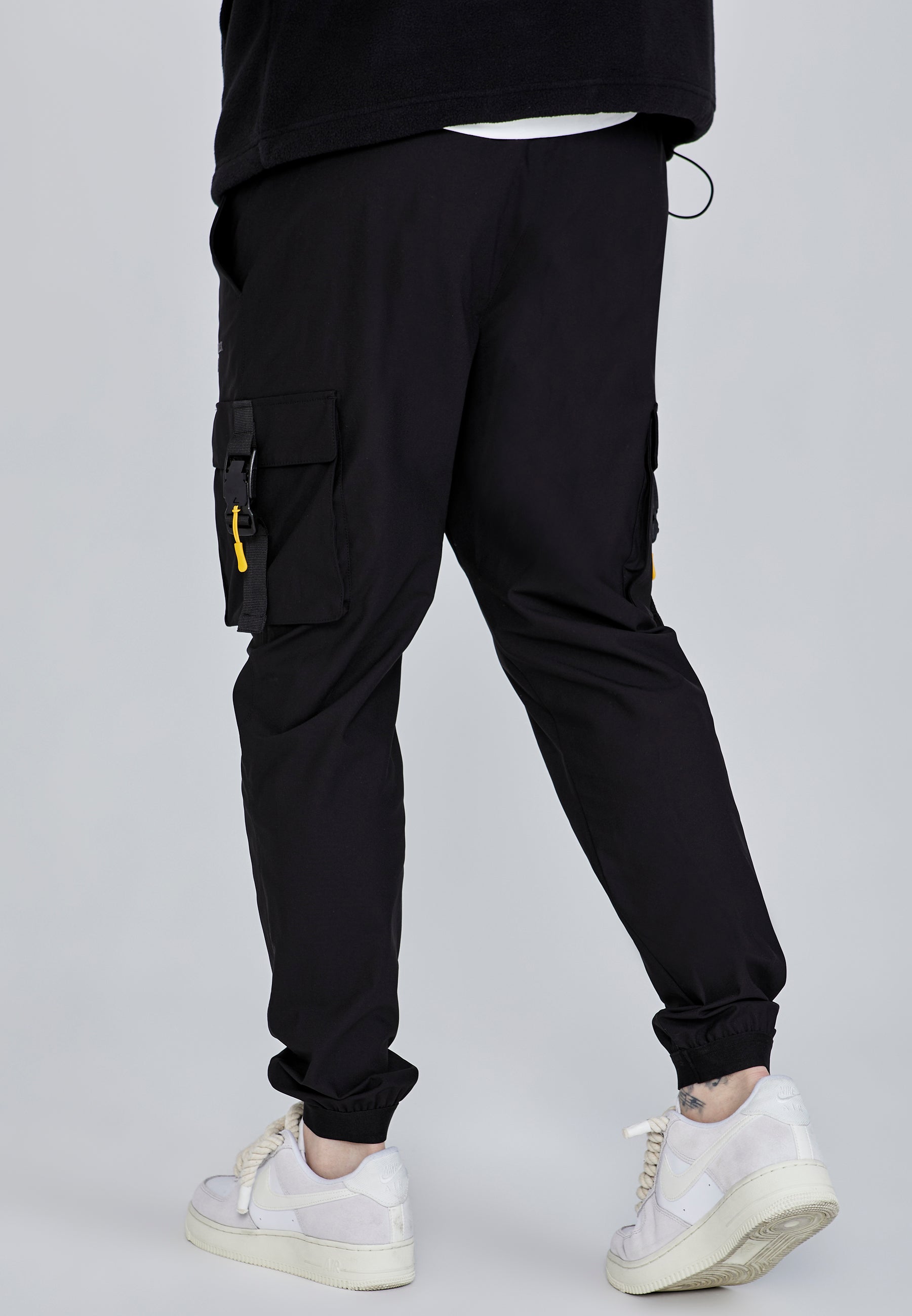 Cargo Pants in Black Pantalons SikSilk