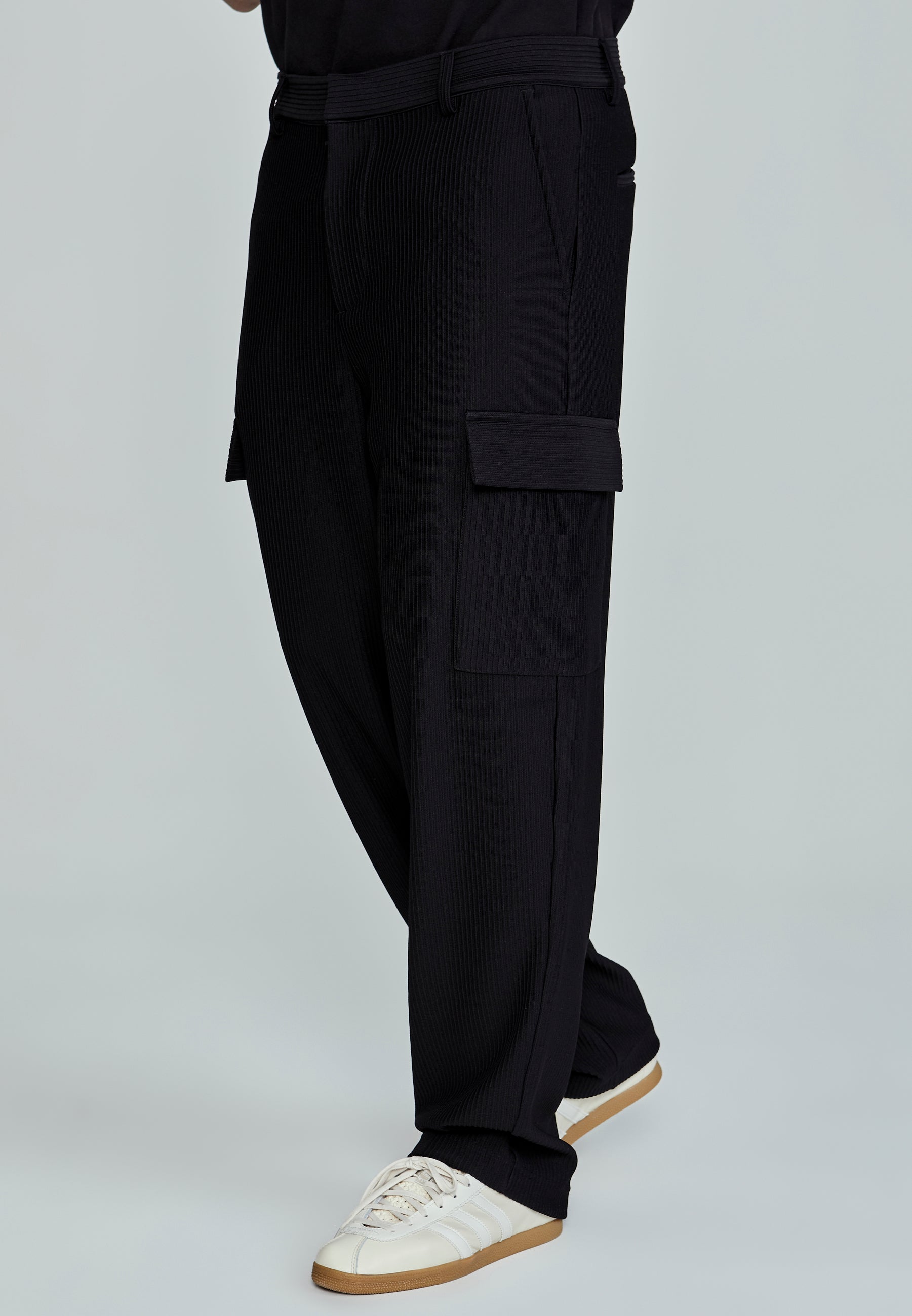 Cargo Pants in Black Pantalons SikSilk