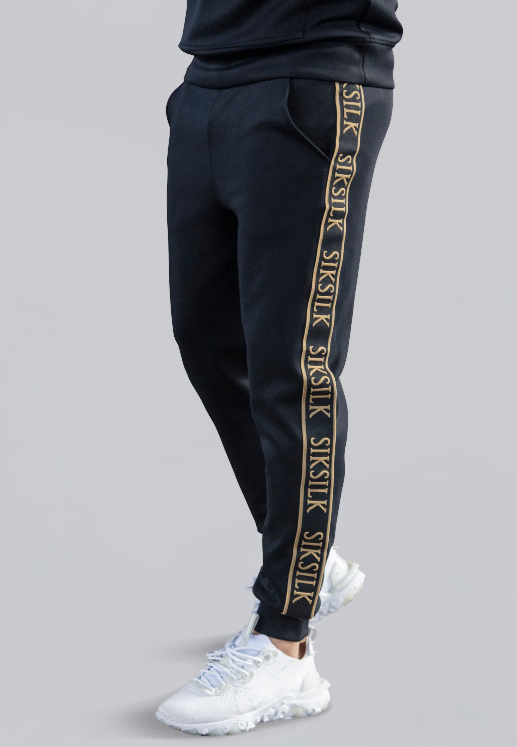 Muscle Fit Joggers in Black Pantalon SikSilk
