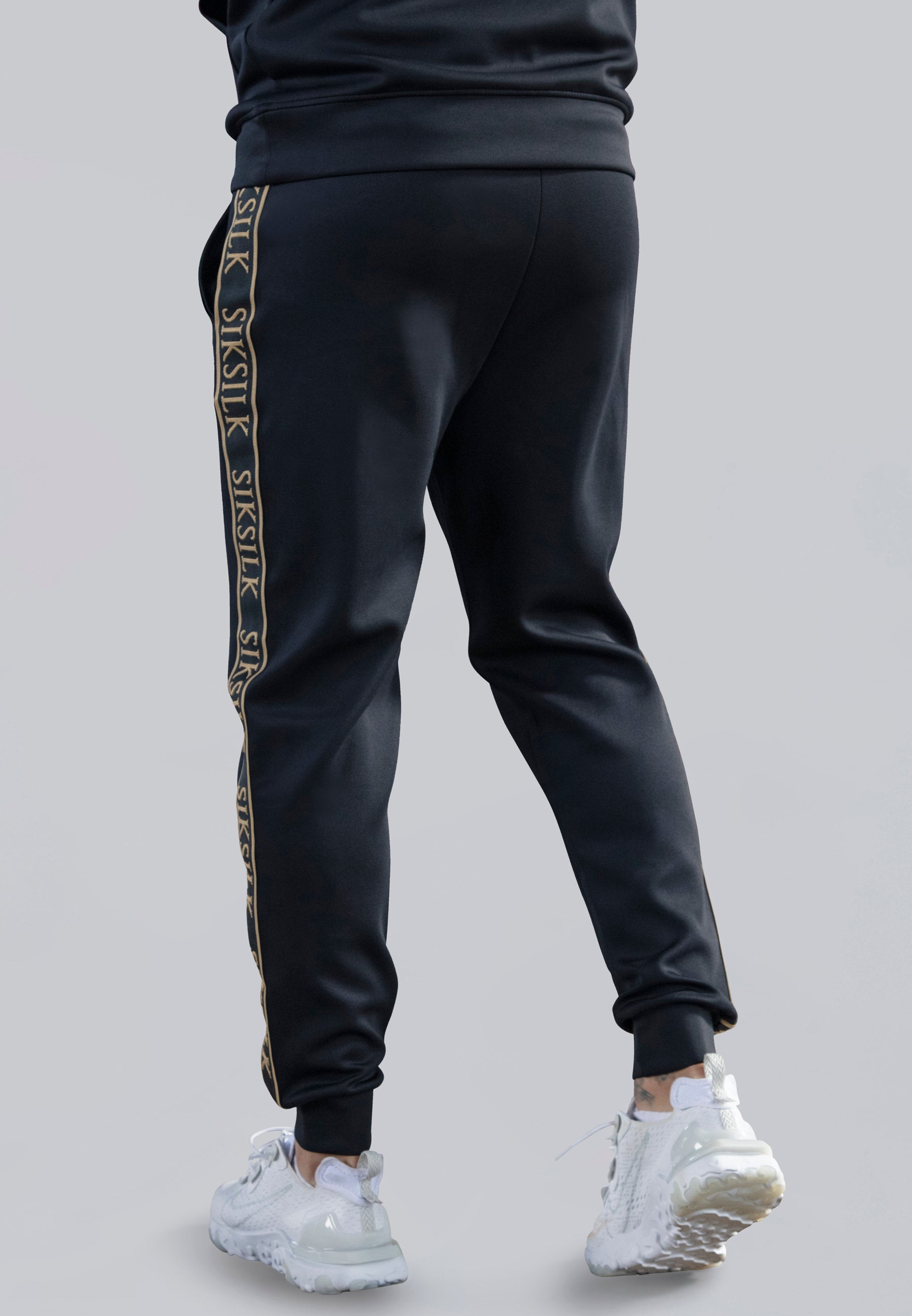 Muscle Fit Joggers in Black Pantalon SikSilk