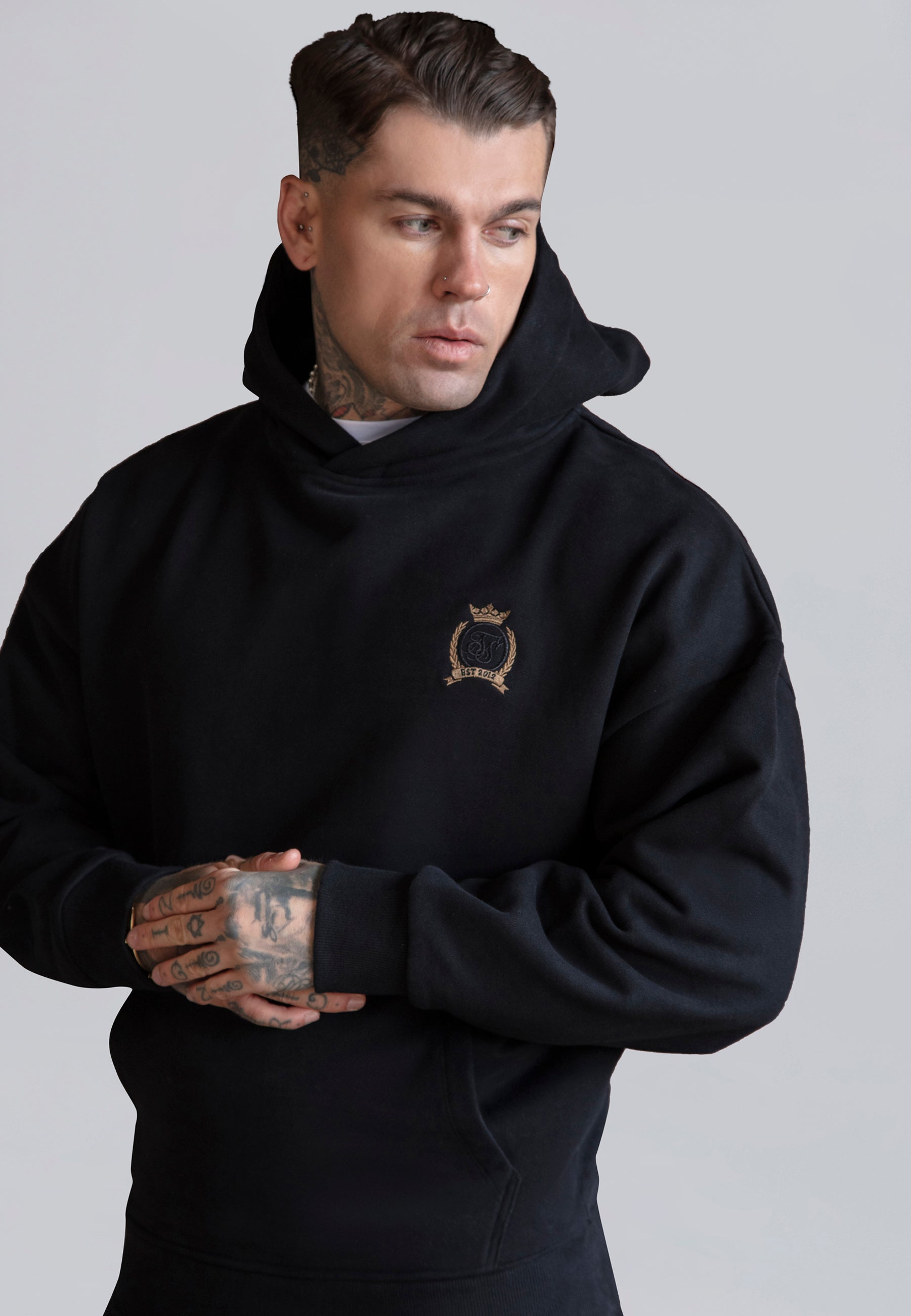Pullover Hoodie in Black Sweat à capuche SikSilk