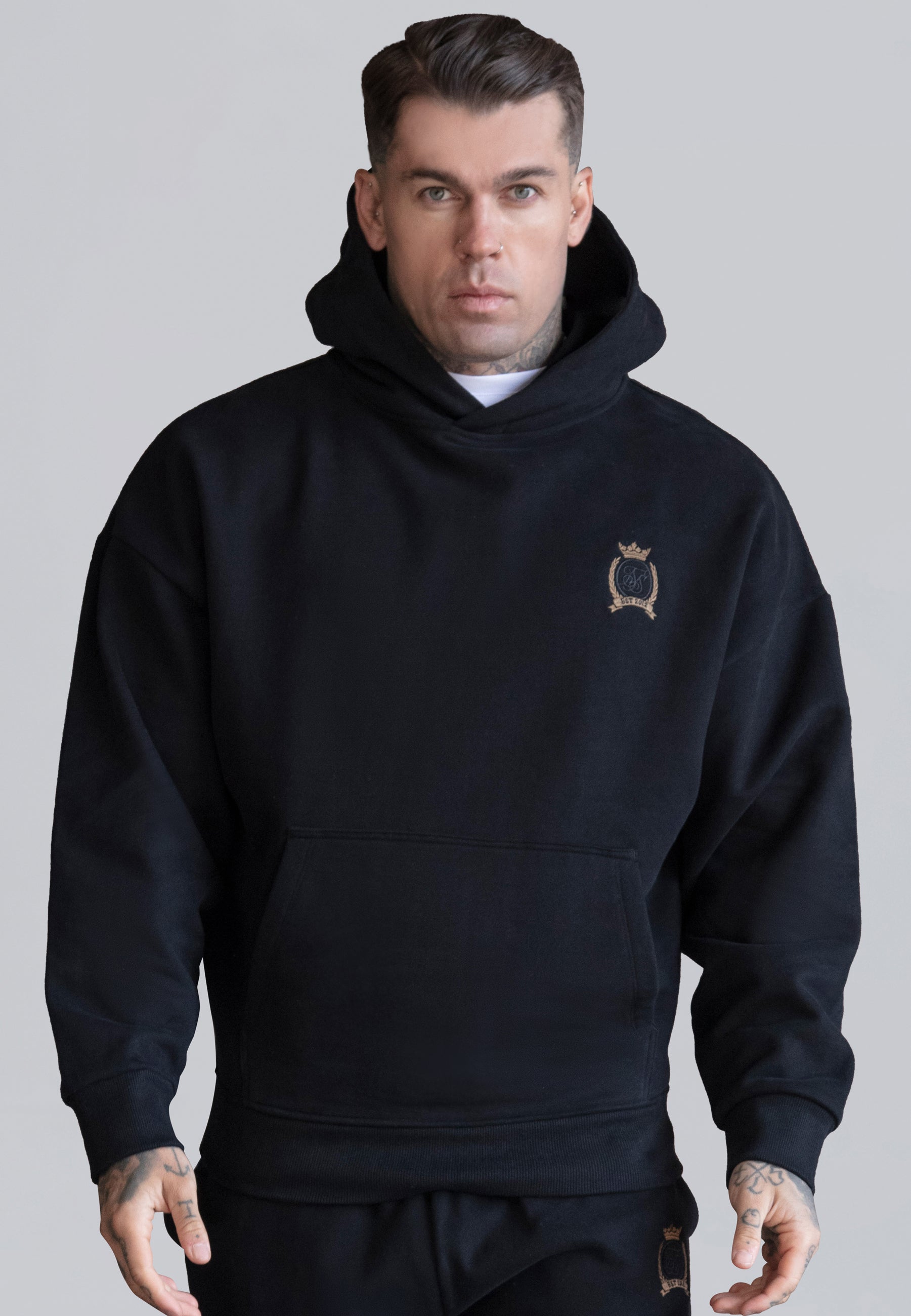 Pullover Hoodie in Black Sweat à capuche SikSilk