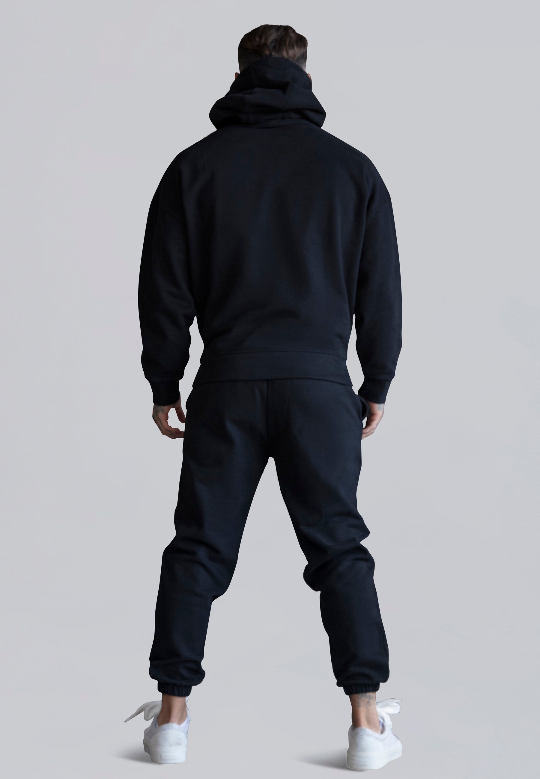 Pullover Hoodie in Black Sweat à capuche SikSilk