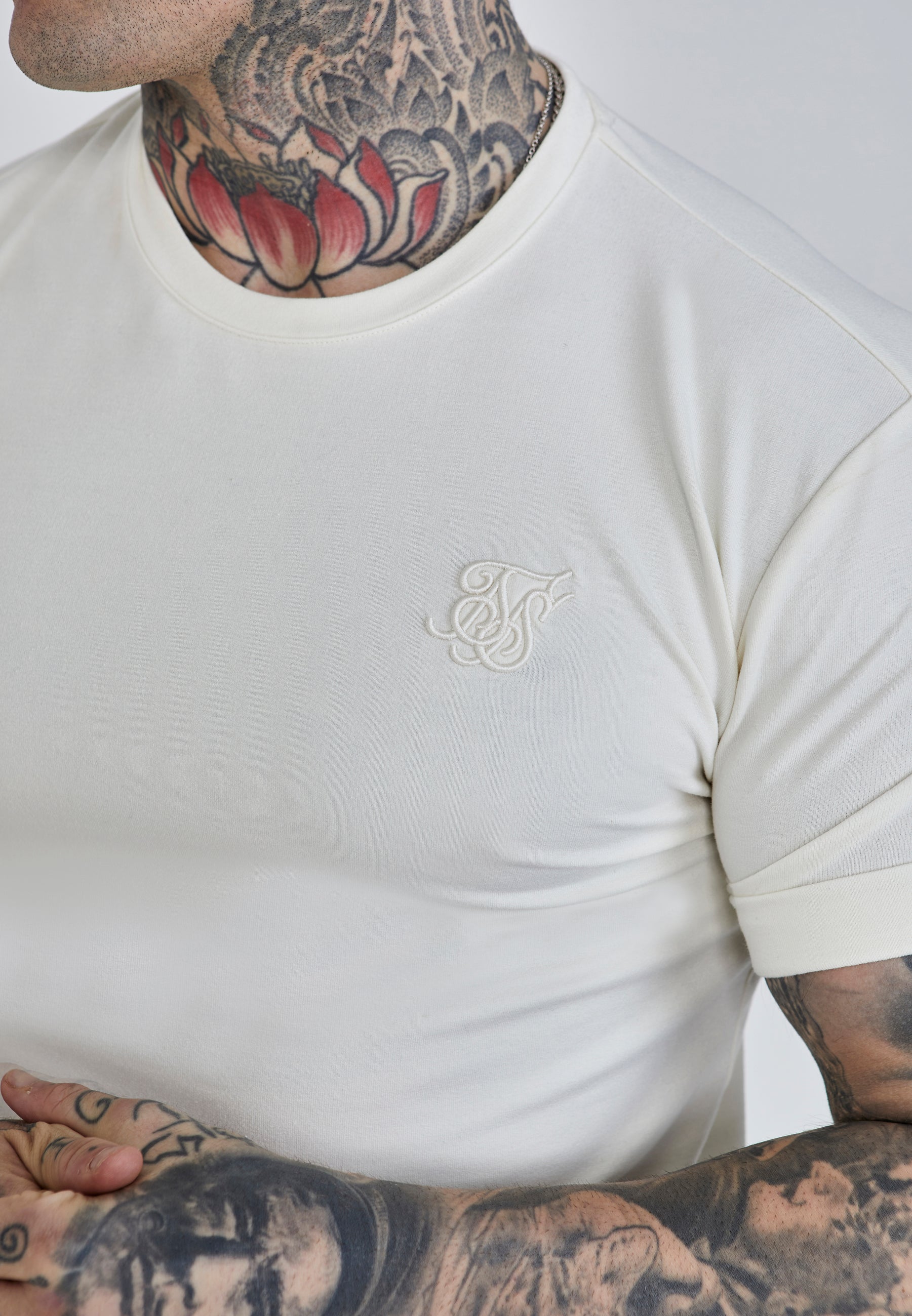 T-shirt à manches roulées en écru T-shirts SikSilk