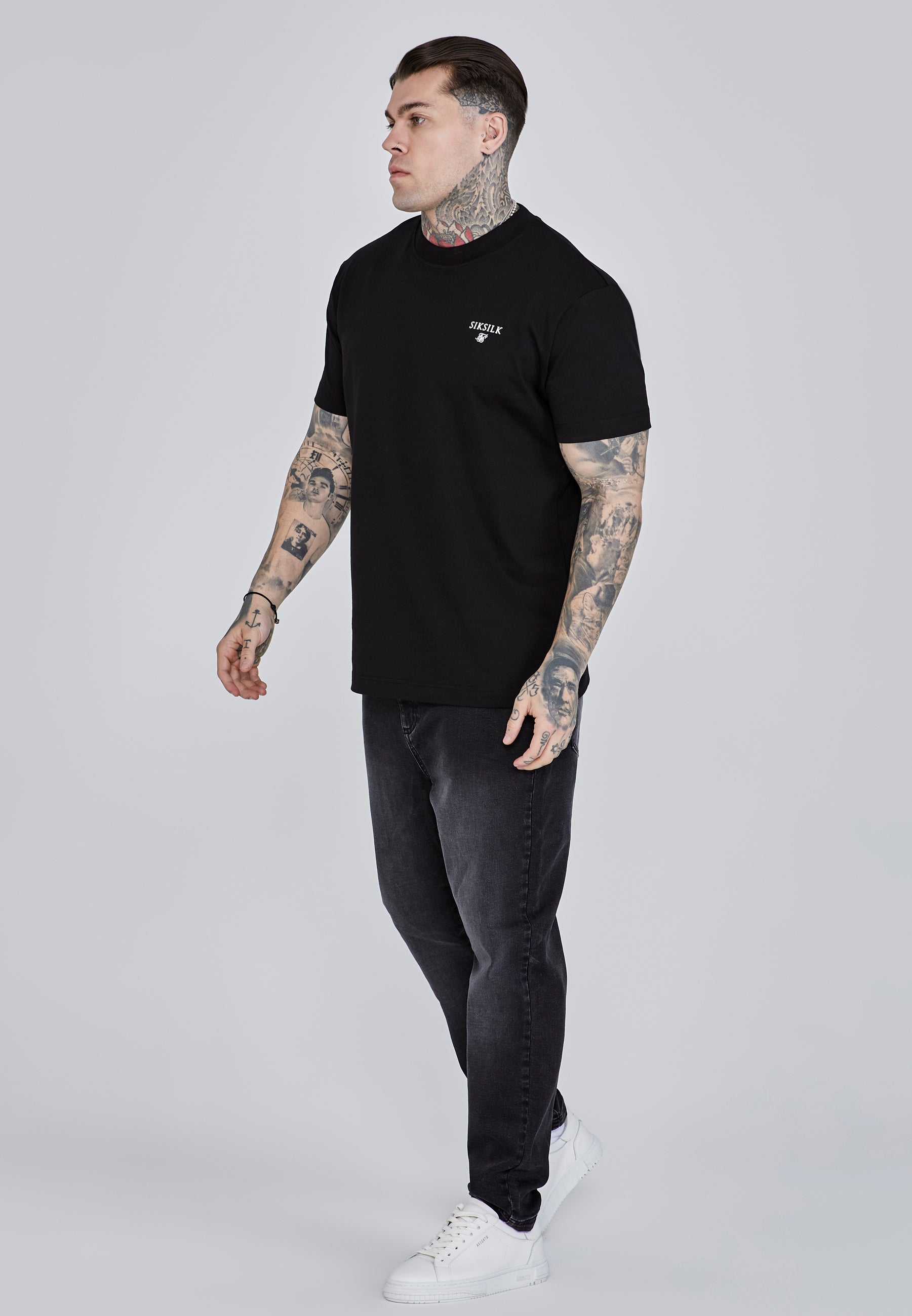 T-shirt graphique en noir T-shirts SikSilk