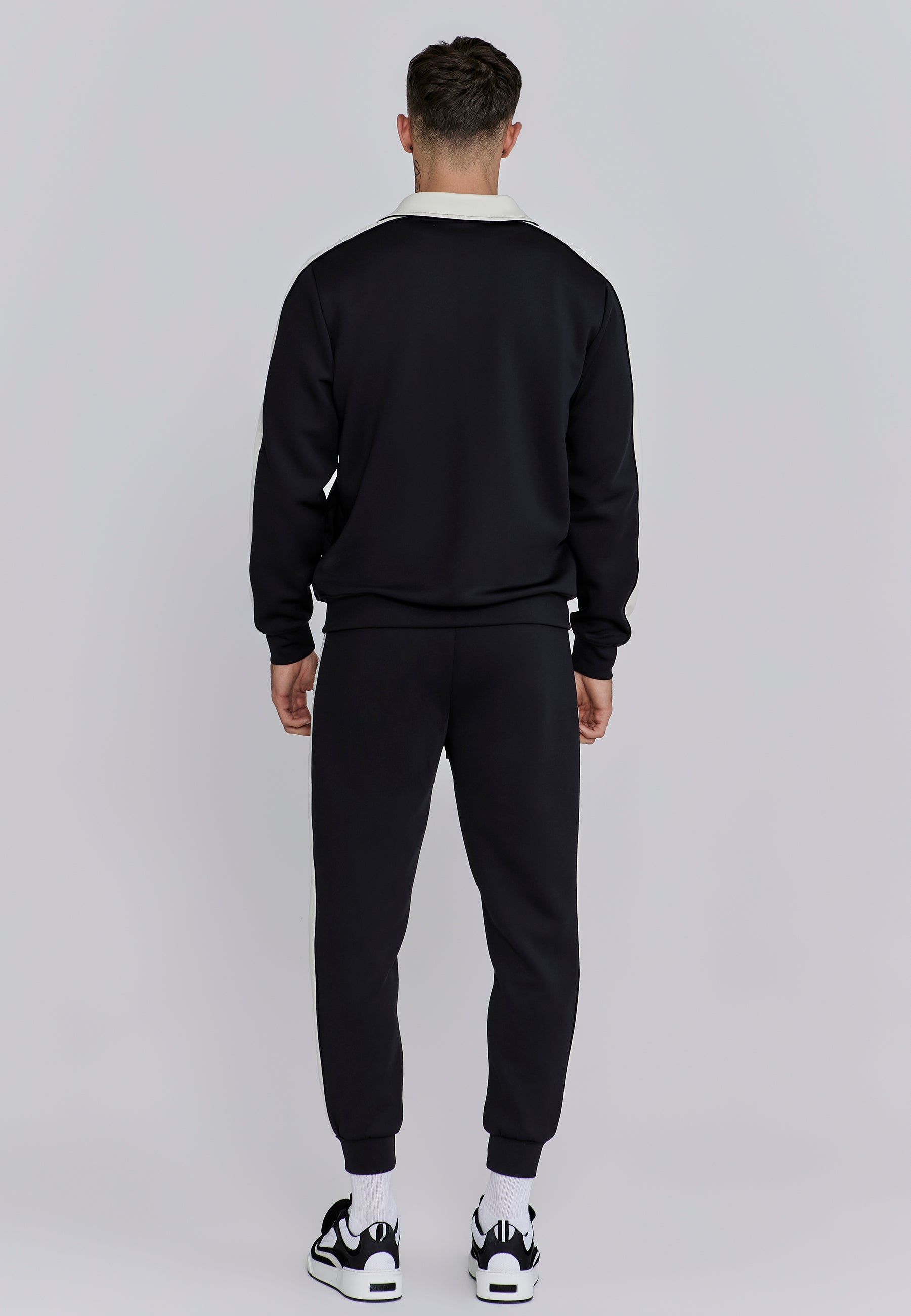 Crest Track Top in Black Vestes sweat SikSilk