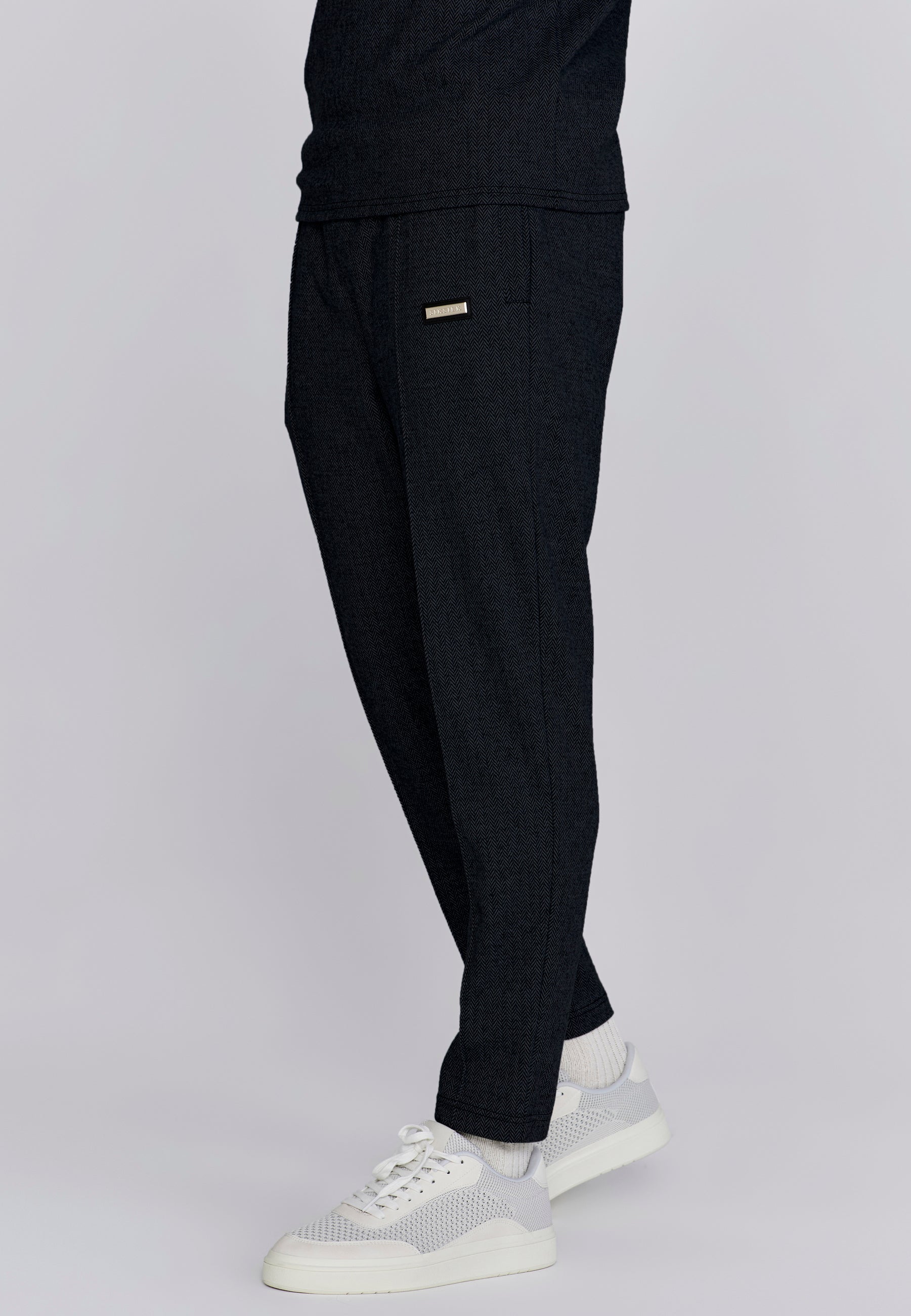 Smart Jogger in Black Pantalon SikSilk