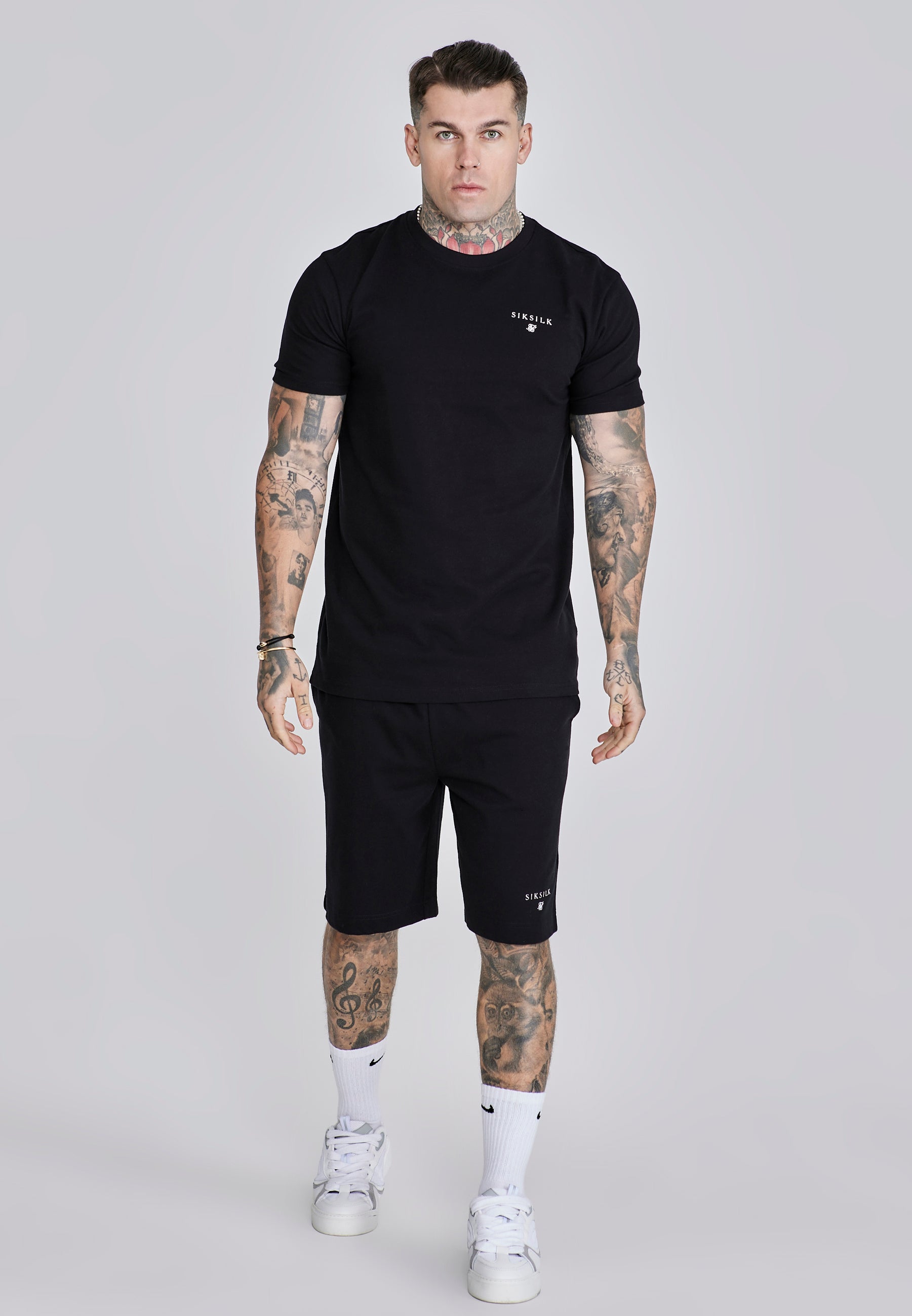 Ensemble t-shirt et short en noir Sets SikSilk