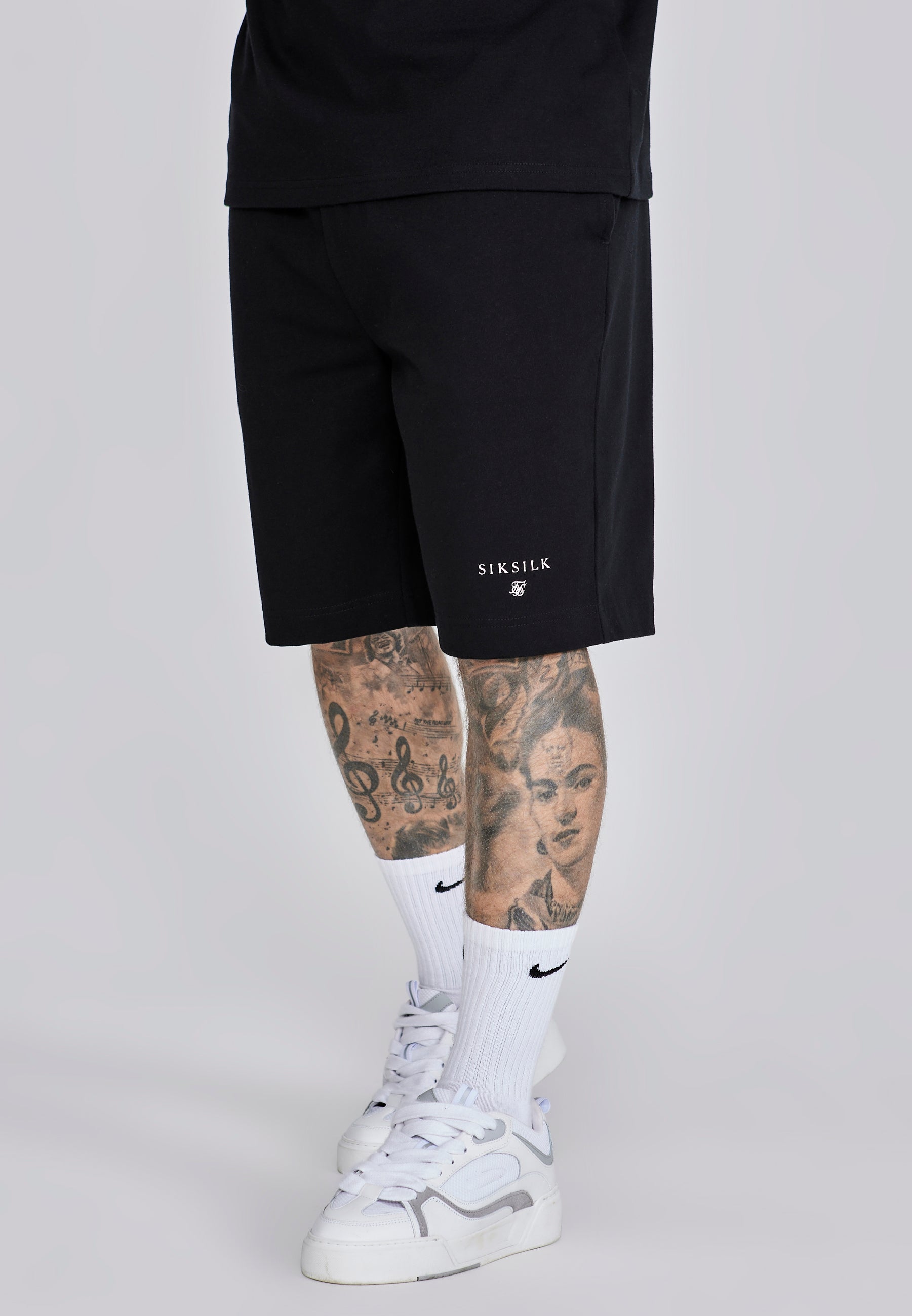 Ensemble t-shirt et short en noir Sets SikSilk