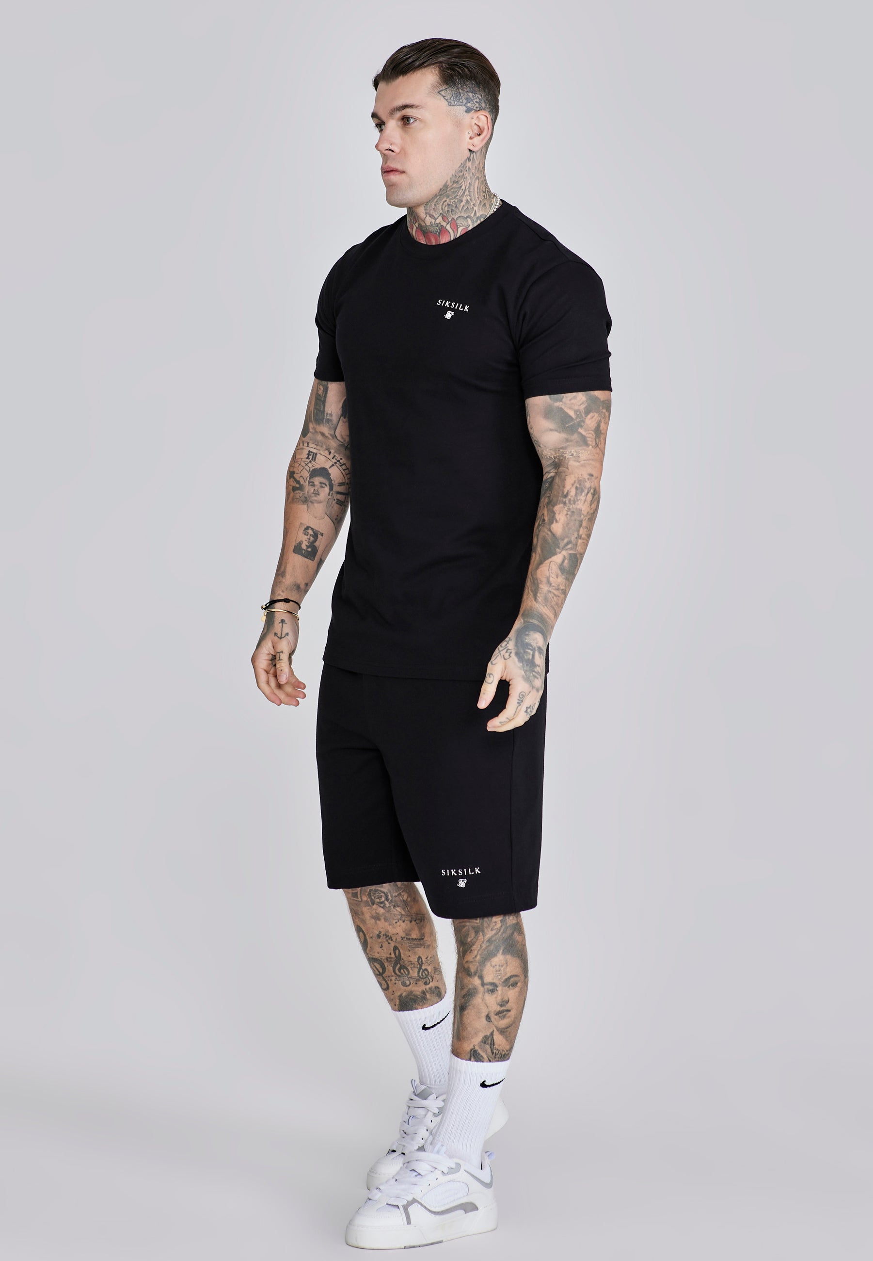 Ensemble t-shirt et short en noir Sets SikSilk