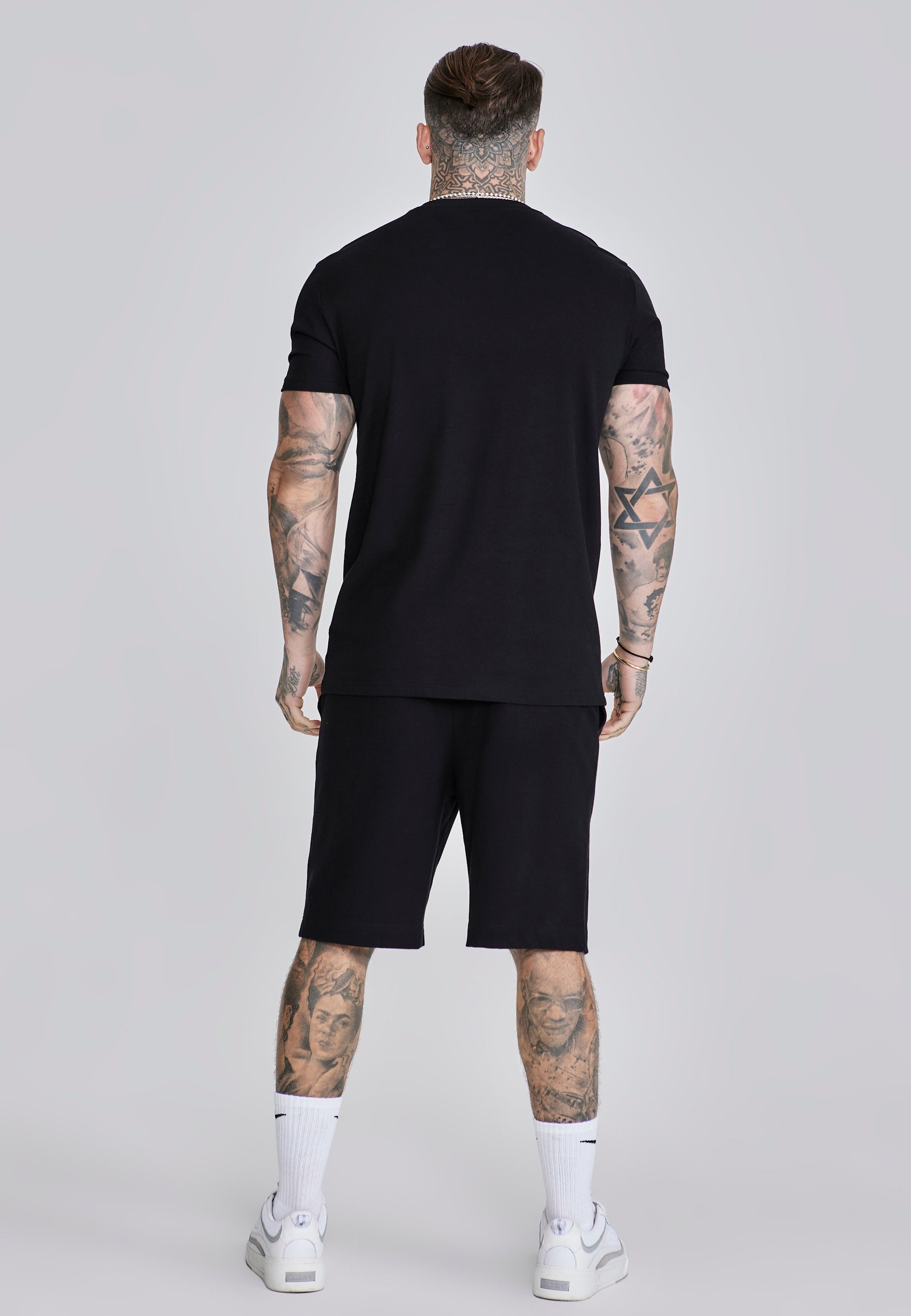Ensemble t-shirt et short en noir Sets SikSilk