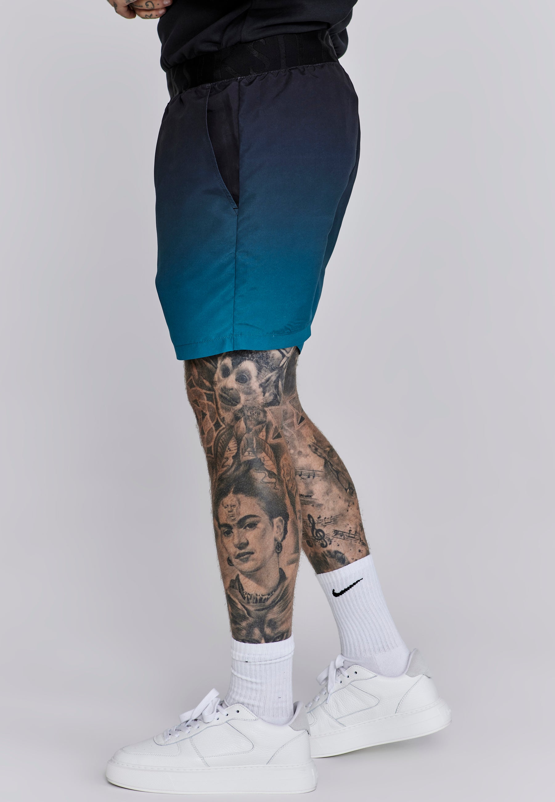 Fade Swim Shorts in Black, Teal Maillots de bain SikSilk