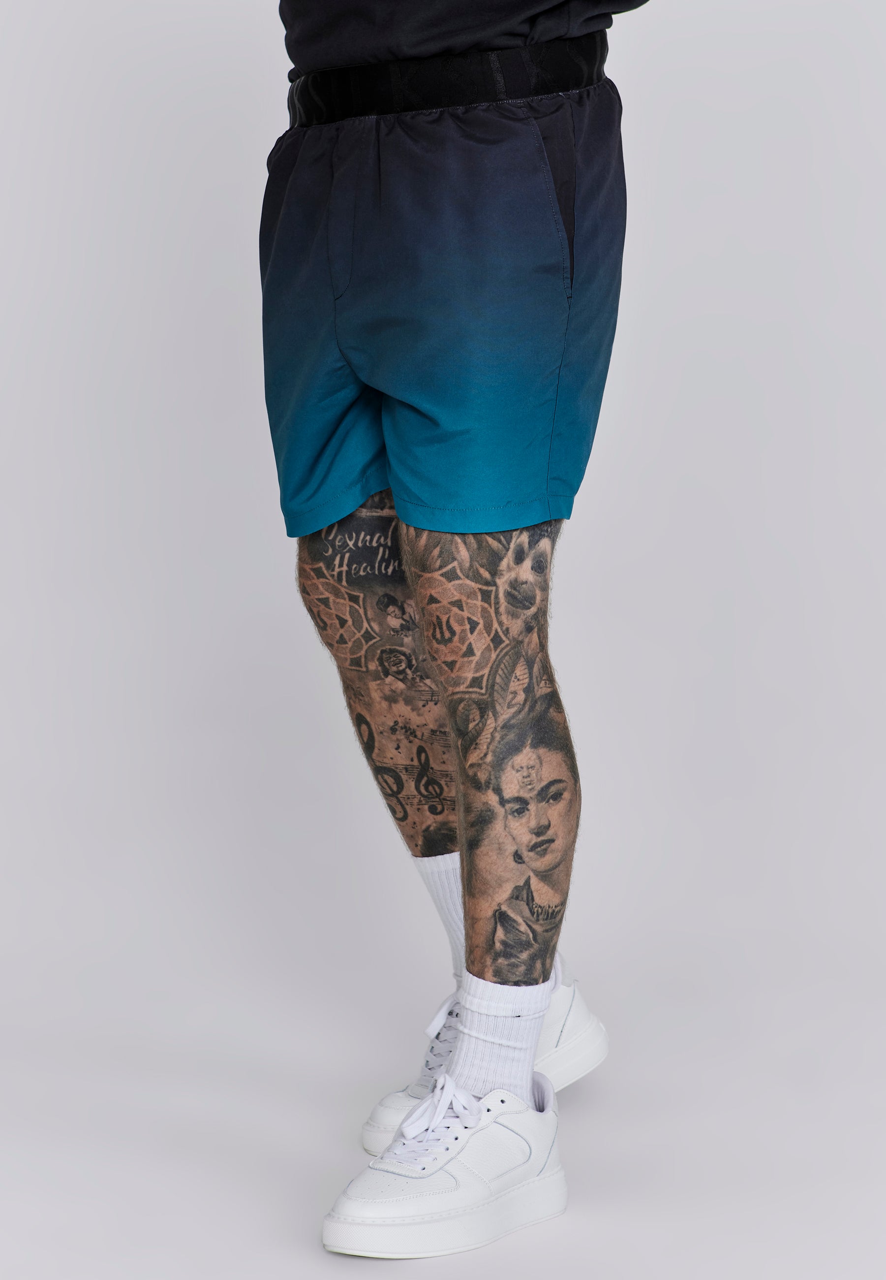 Fade Swim Shorts in Black, Teal Maillots de bain SikSilk