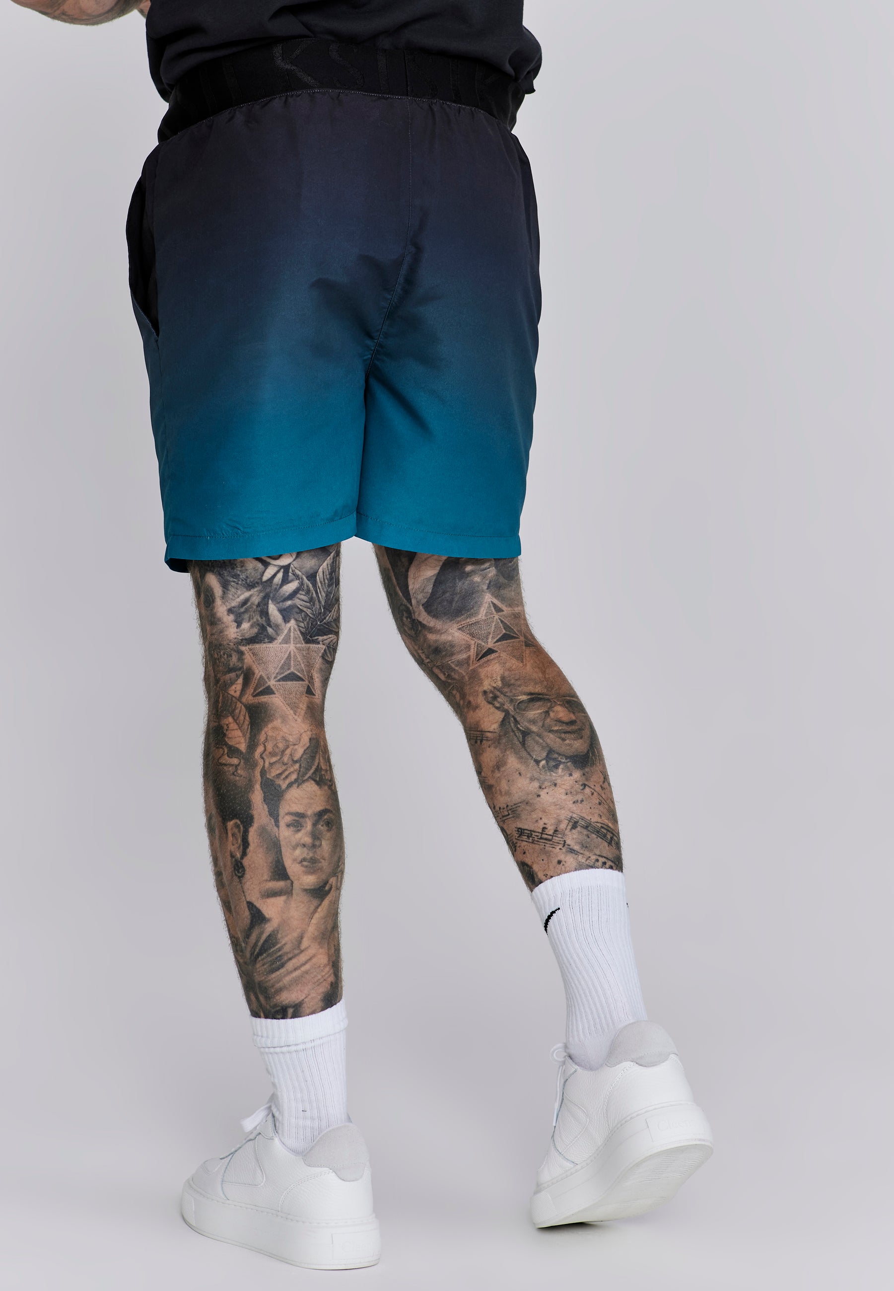 Fade Swim Shorts in Black, Teal Maillots de bain SikSilk