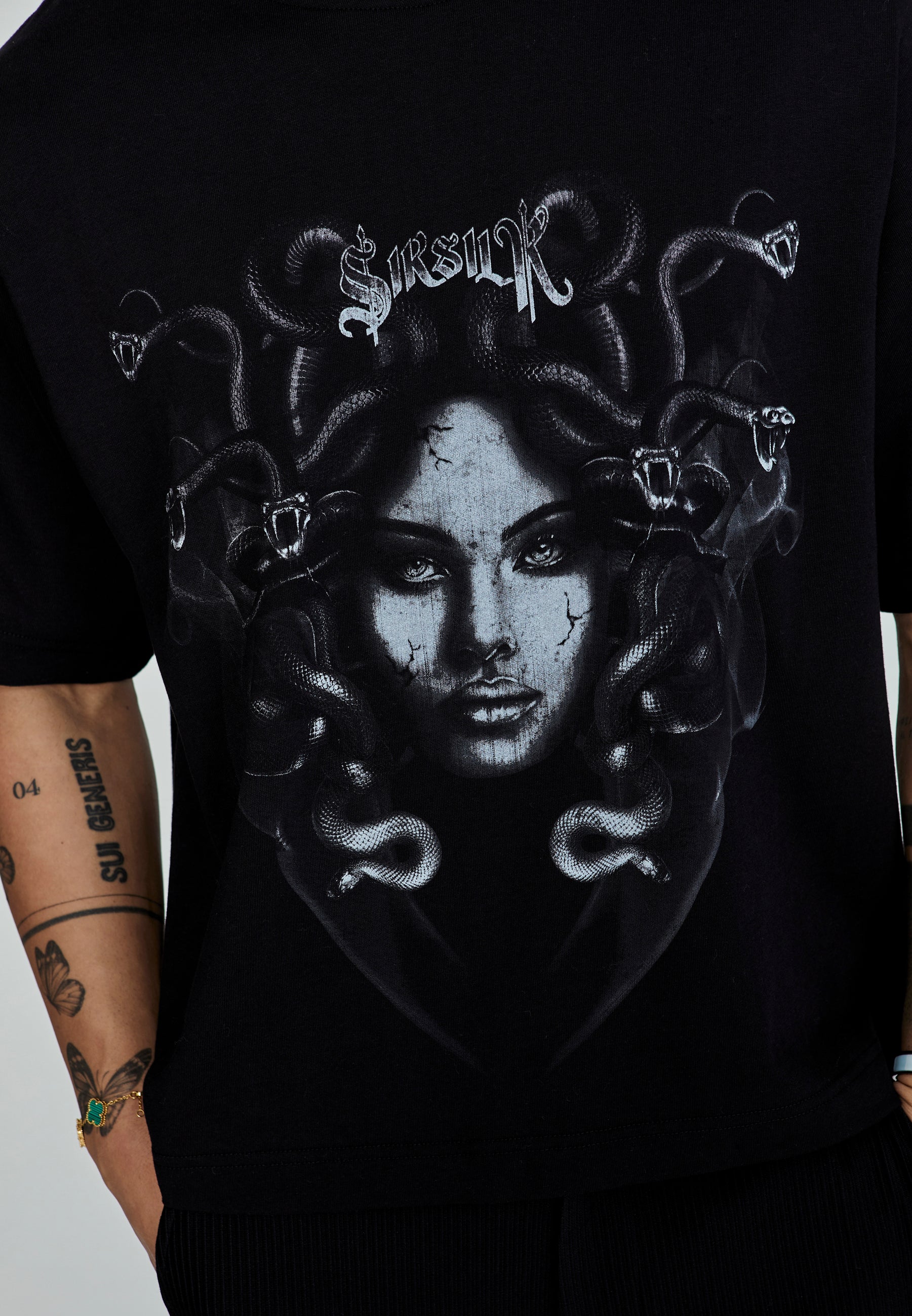 Medusa T-Shirt in Black T-shirts SikSilk