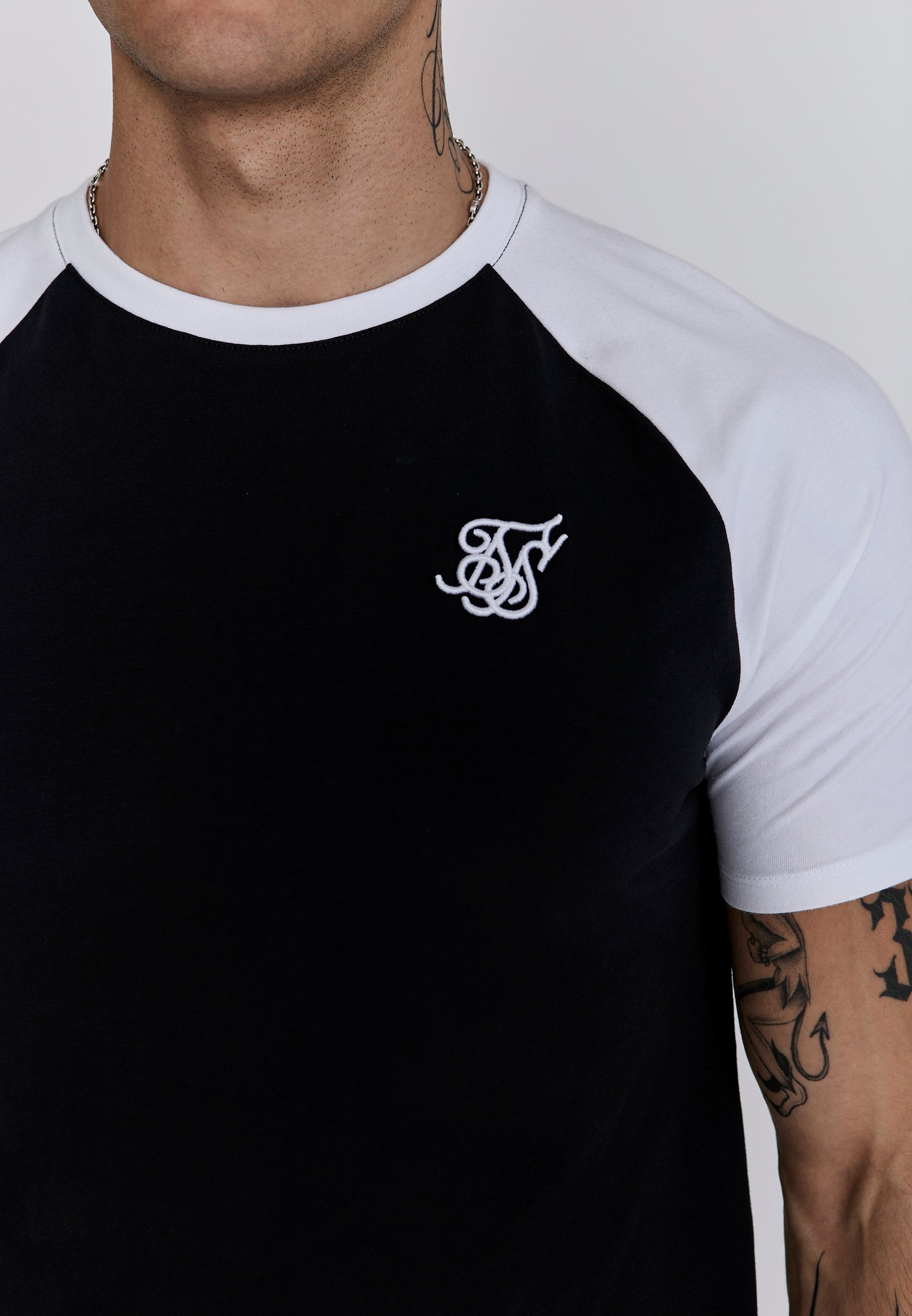 T-shirt raglan en noir, blanc T-shirts SikSilk