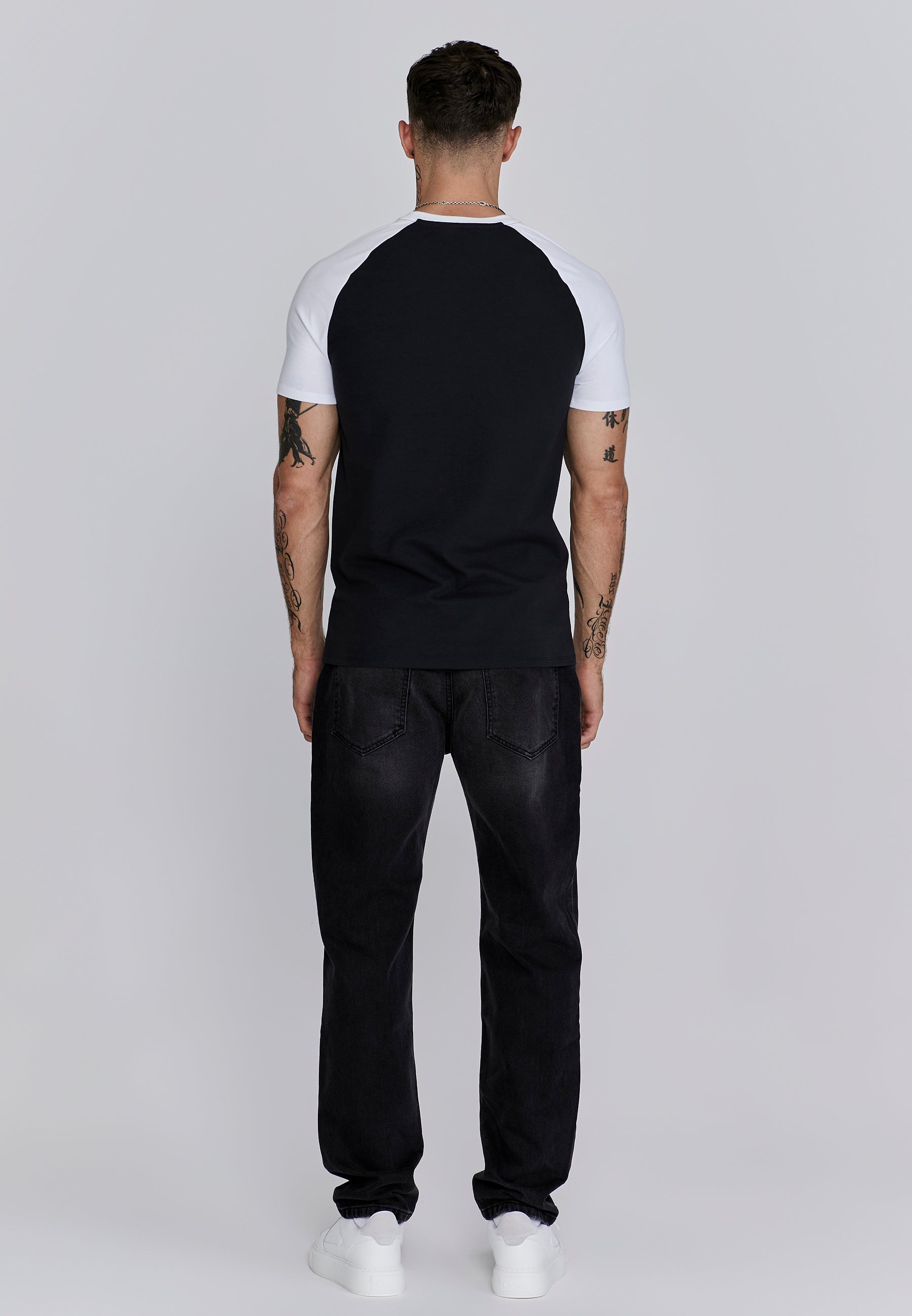 T-shirt raglan en noir, blanc T-shirts SikSilk