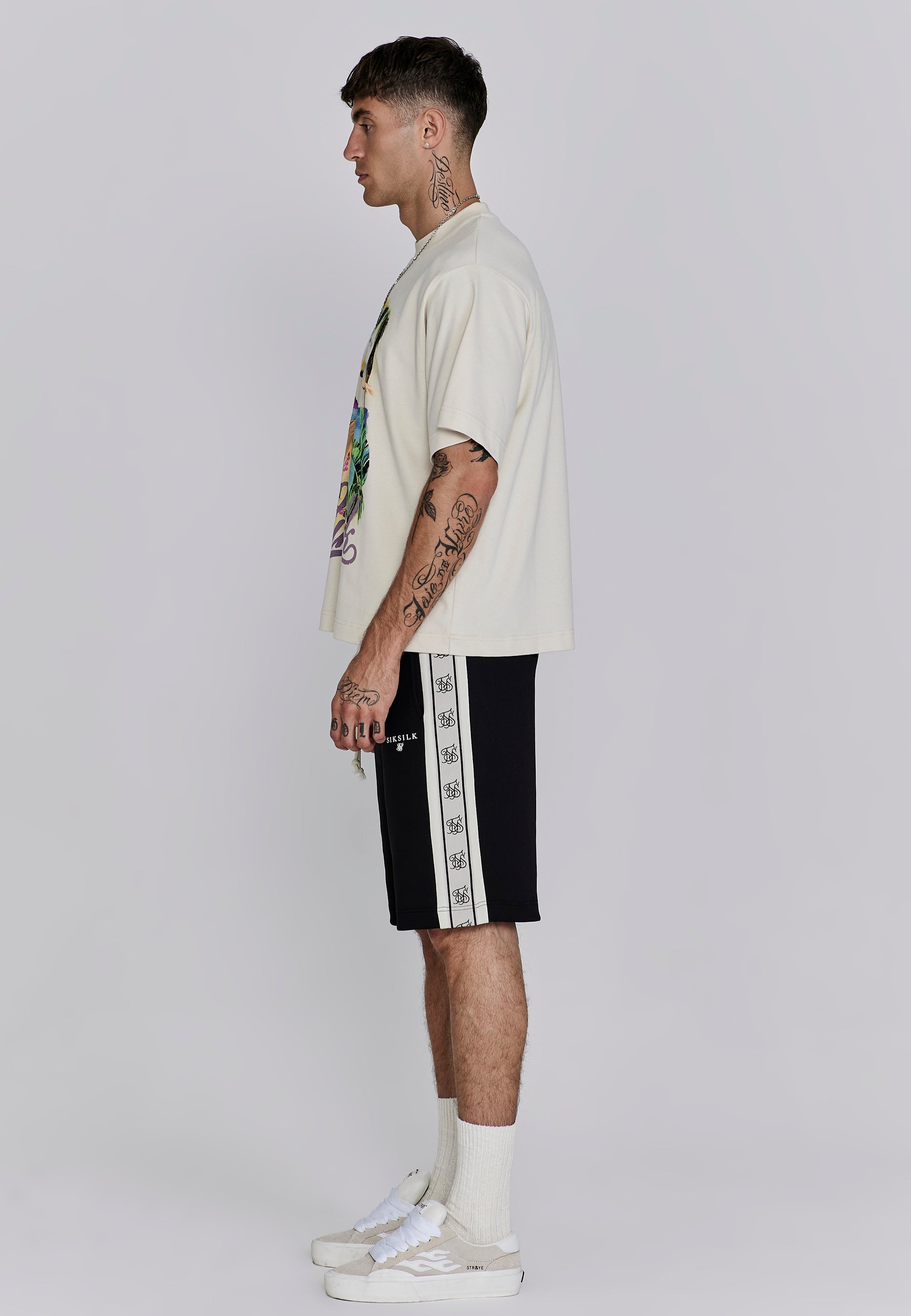 T-shirt graphique écru T-shirts SikSilk