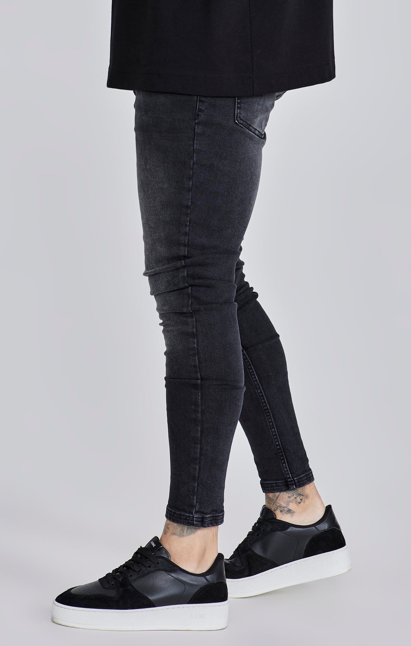 Jeans skinny en noir délavé Jeans SikSilk