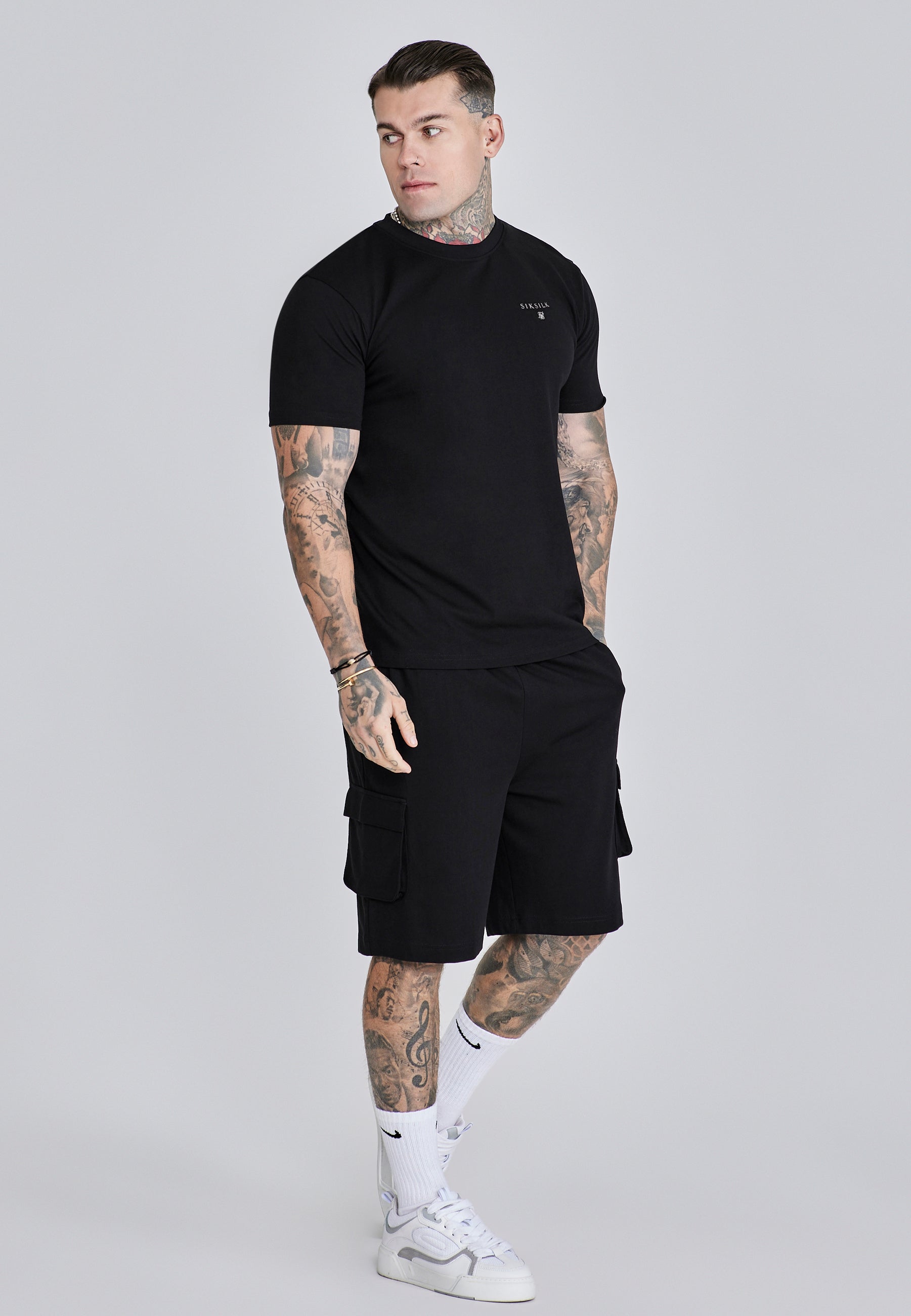 Ensemble t-shirt et short en noir Sets SikSilk