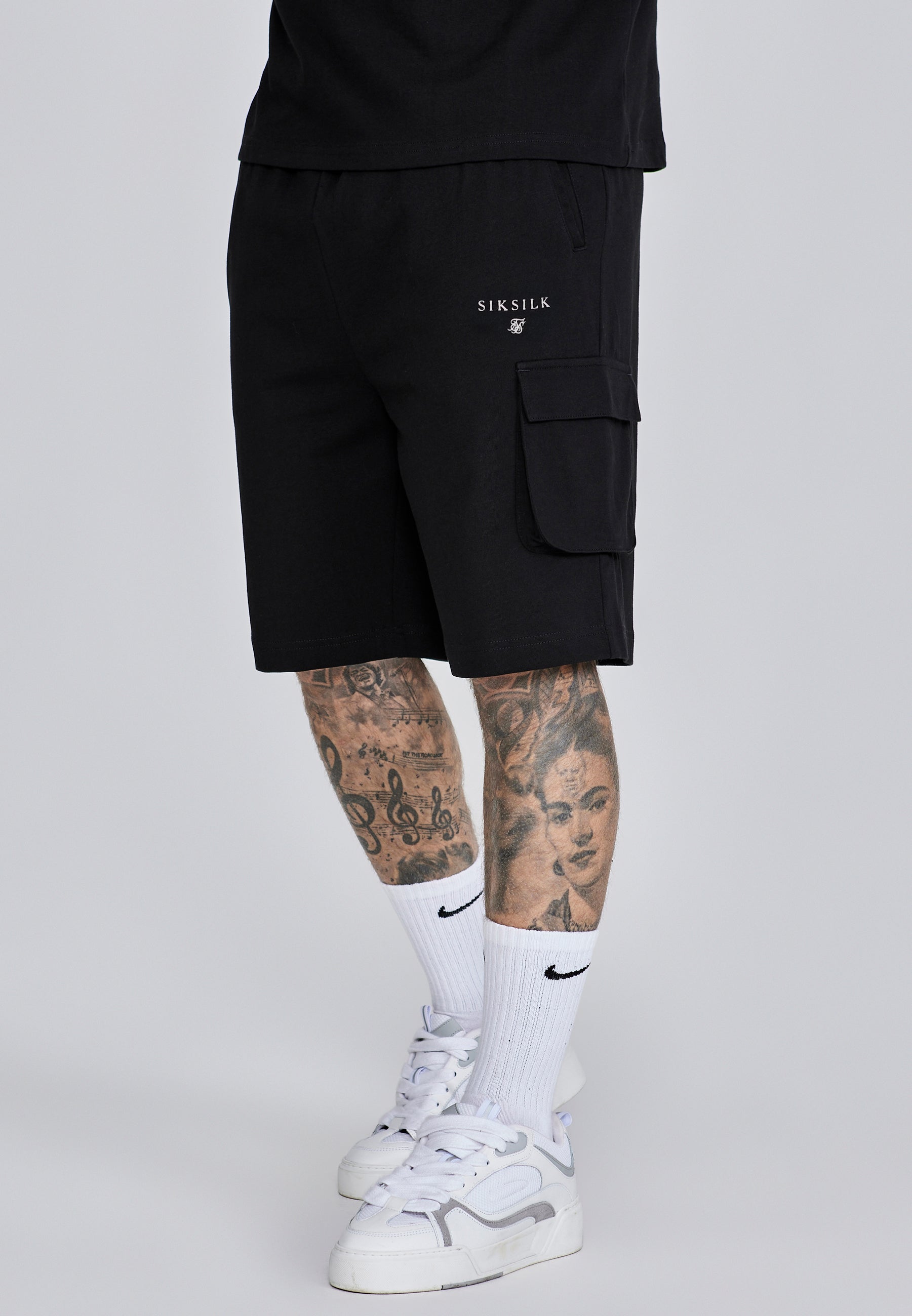 Ensemble t-shirt et short en noir Sets SikSilk