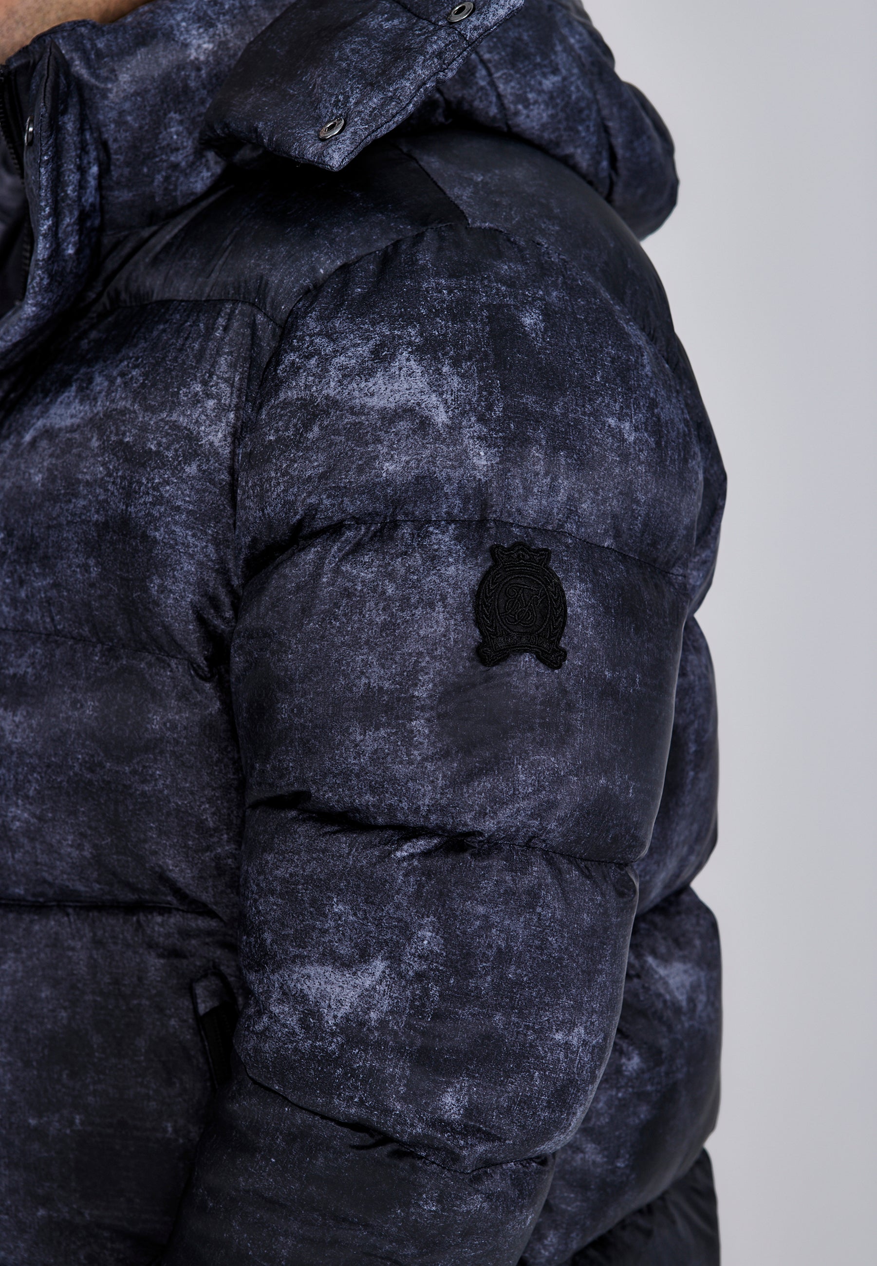 Puffer Jacket in Dark Grey Vestes SikSilk