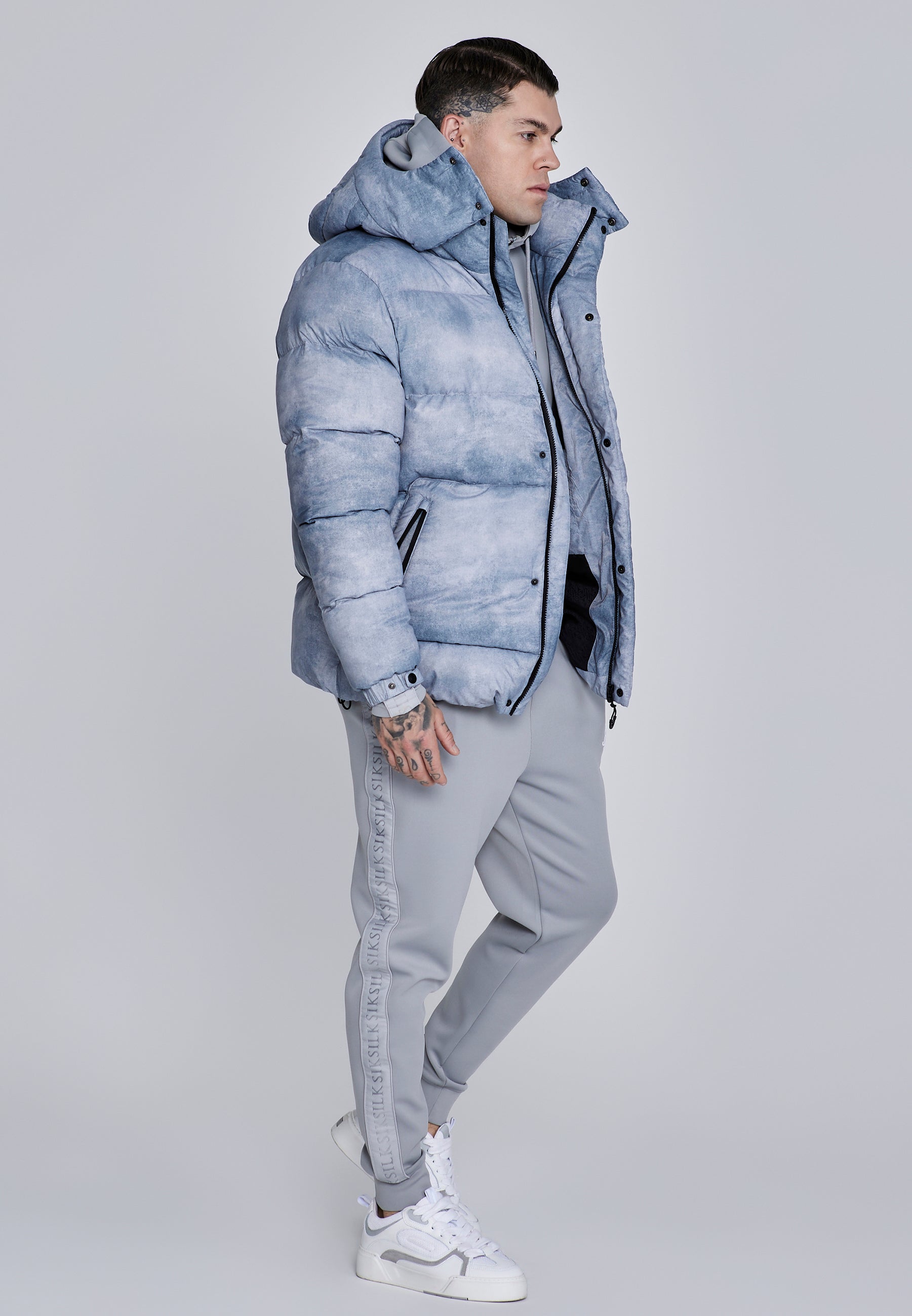 Puffer Jacket in Light Grey Vestes SikSilk
