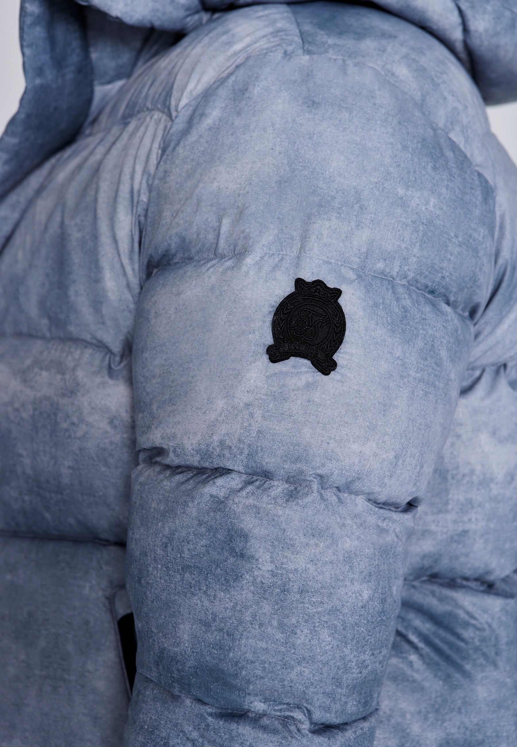 Puffer Jacket in Light Grey Vestes SikSilk
