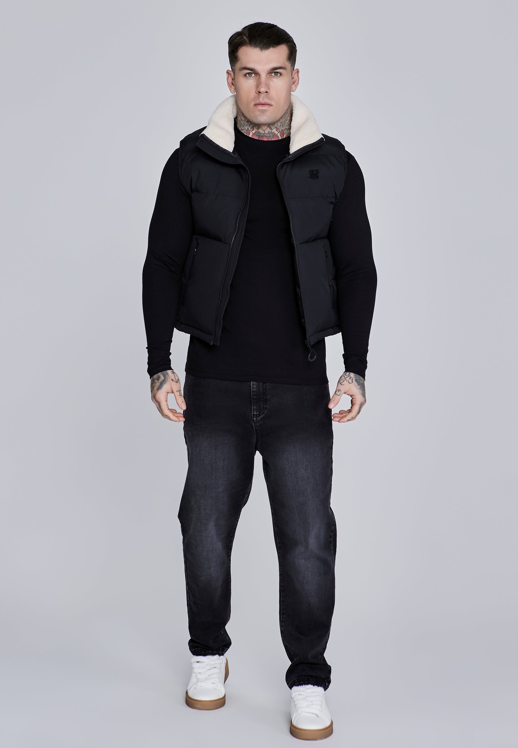 Gilet in Black Vestes SikSilk
